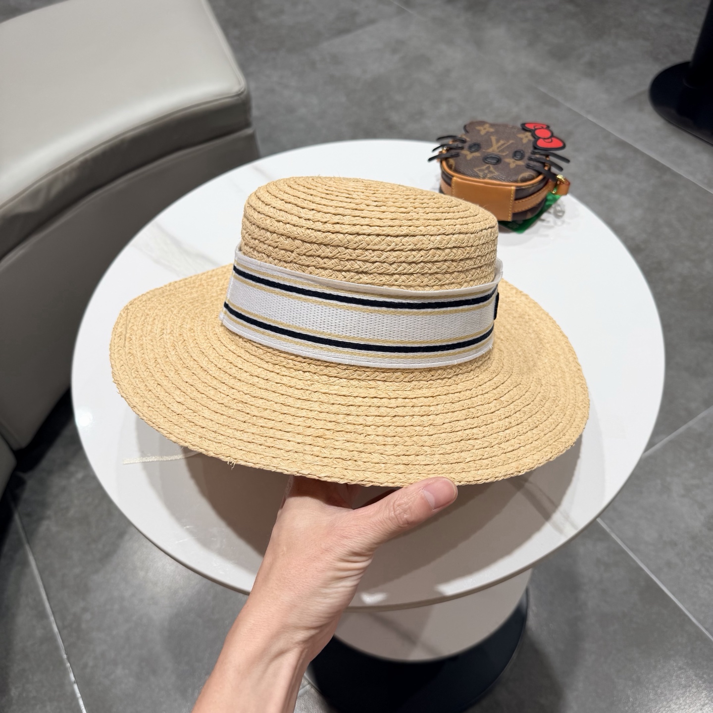 miumiu缪缪拉菲草帽，纯手工钩织供不应求，卖一个少一个，头围57cm