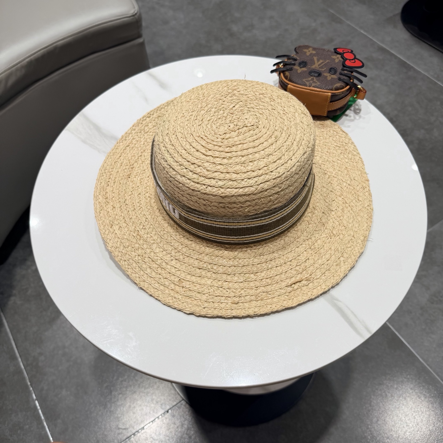 miumiu缪缪拉菲草帽，纯手工钩织供不应求，卖一个少一个，头围57cm