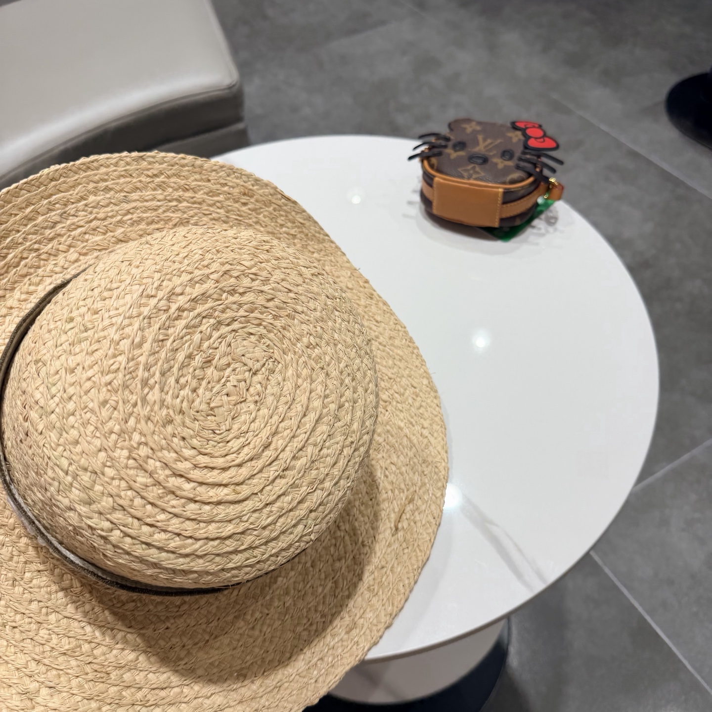 miumiu缪缪拉菲草帽，纯手工钩织供不应求，卖一个少一个，头围57cm