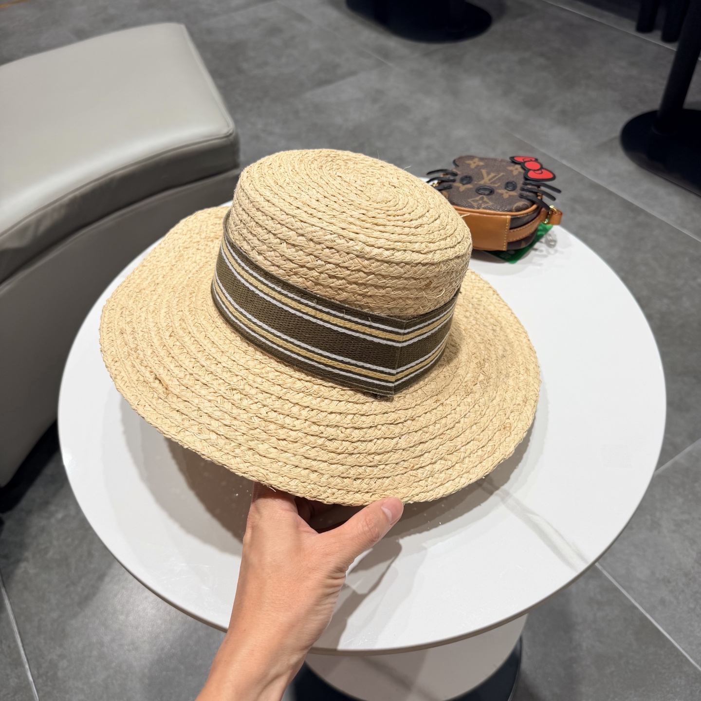 miumiu缪缪拉菲草帽，纯手工钩织供不应求，卖一个少一个，头围57cm