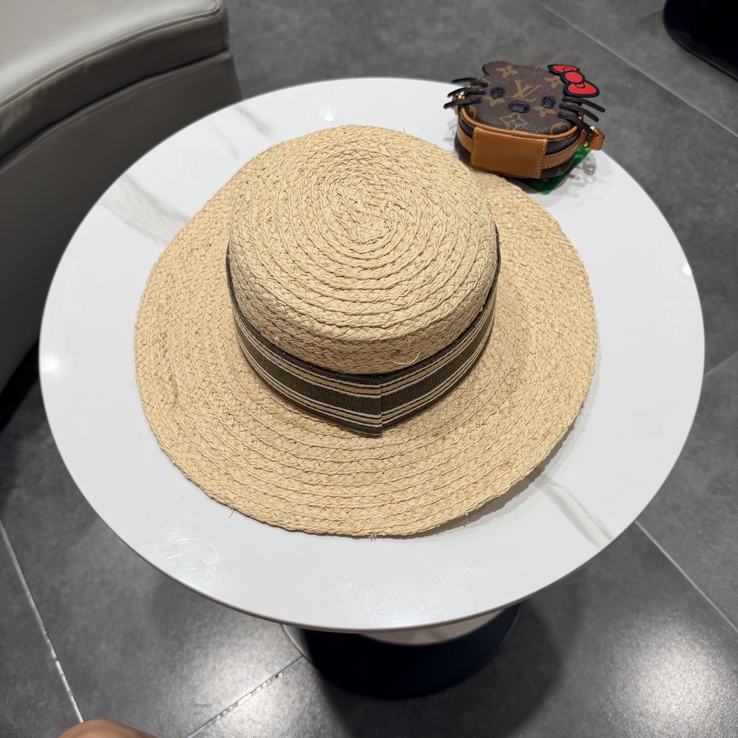 miumiu缪缪拉菲草帽，纯手工钩织供不应求，卖一个少一个，头围57cm