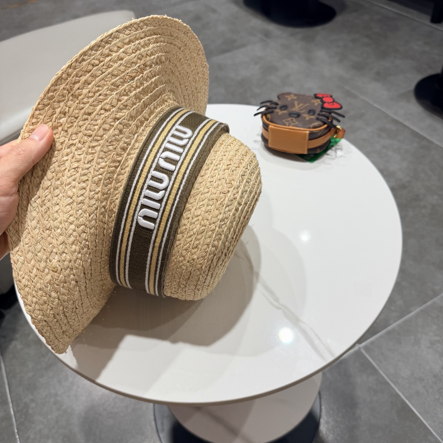 miumiu缪缪拉菲草帽，纯手工钩织供不应求，卖一个少一个，头围57cm