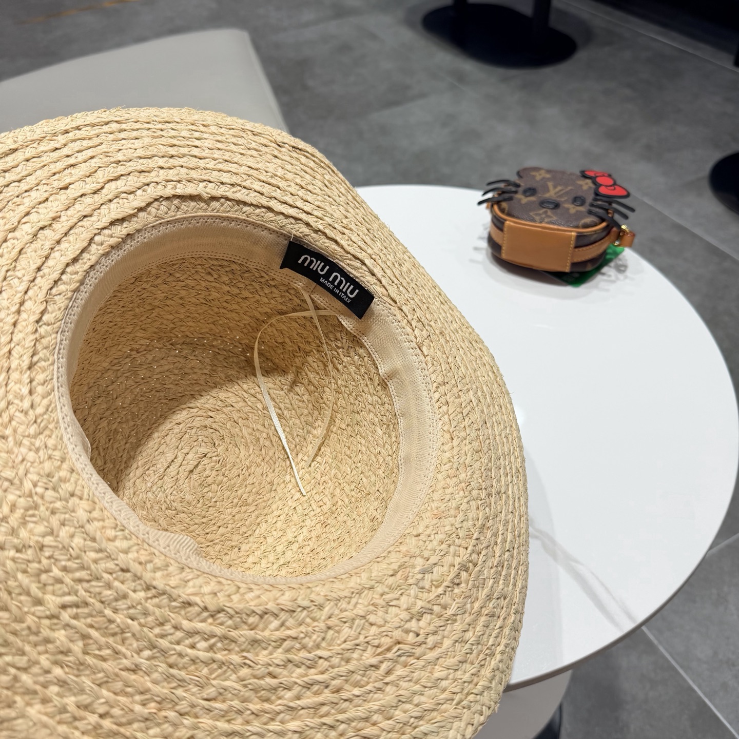 miumiu缪缪拉菲草帽，纯手工钩织供不应求，卖一个少一个，头围57cm