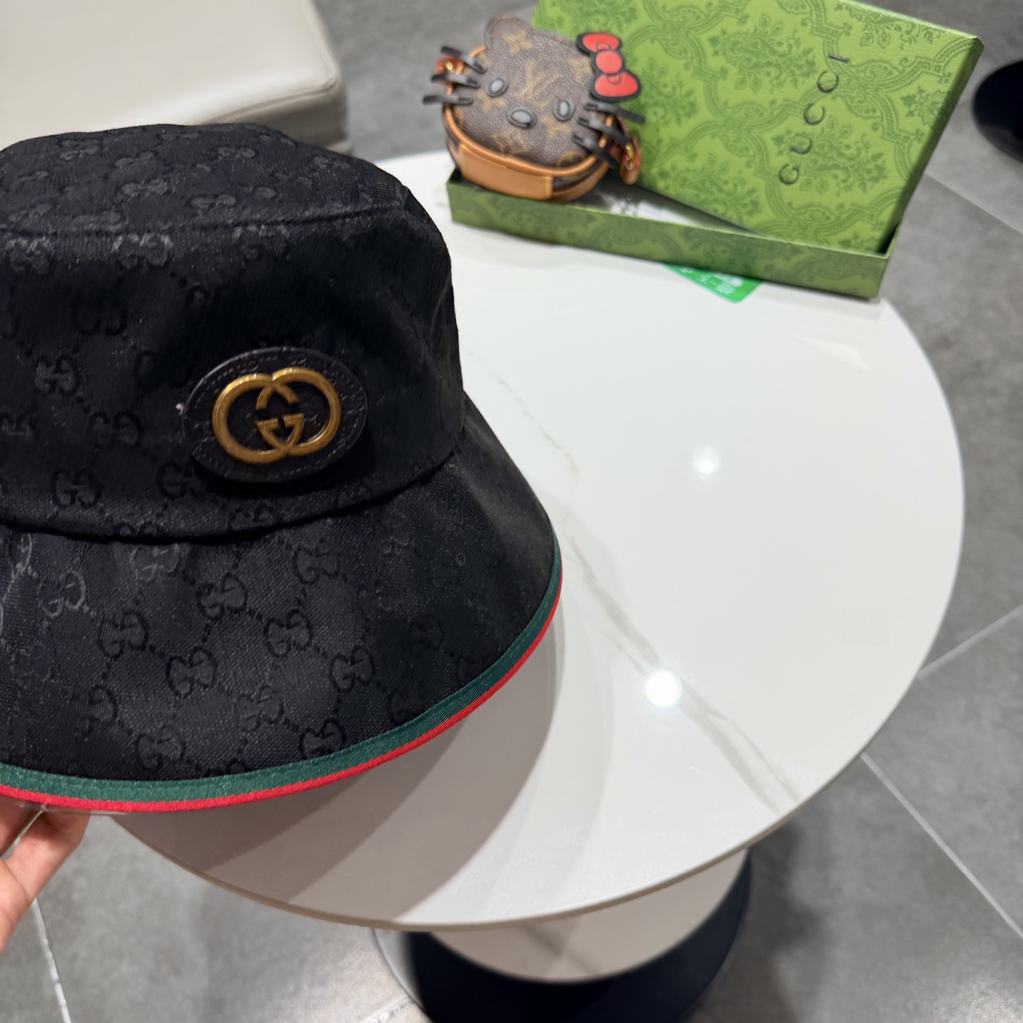 GUCCI古奇渔夫帽👒官网新品Gucci渔夫帽火爆来袭 工艺非常精美 高档大气上档次！低调奢华，方便携带