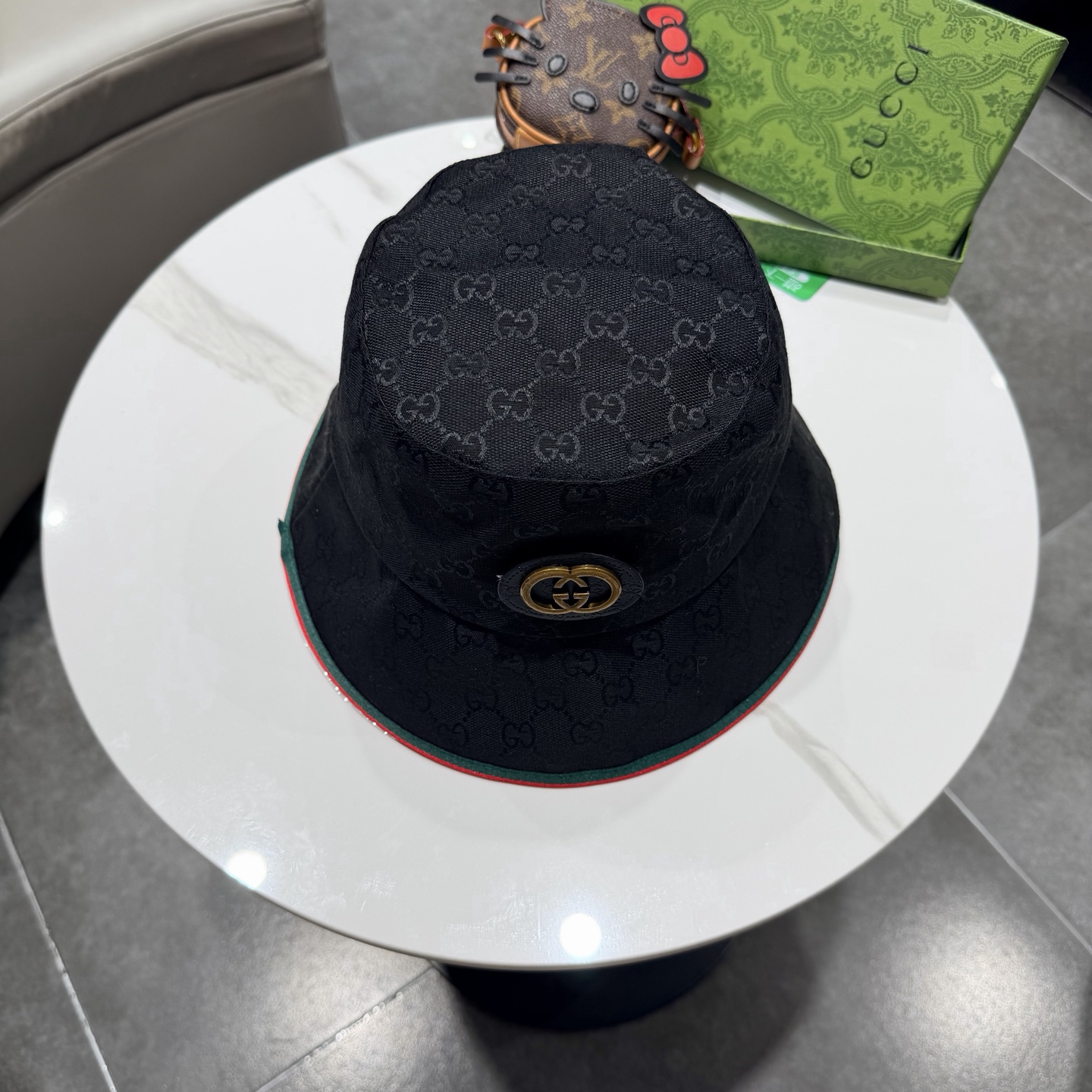 GUCCI古奇渔夫帽👒官网新品Gucci渔夫帽火爆来袭 工艺非常精美 高档大气上档次！低调奢华，方便携带