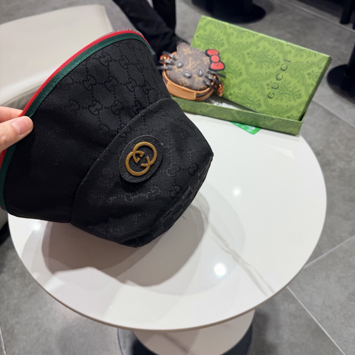 GUCCI古奇渔夫帽👒官网新品Gucci渔夫帽火爆来袭 工艺非常精美 高档大气上档次！低调奢华，方便携带
