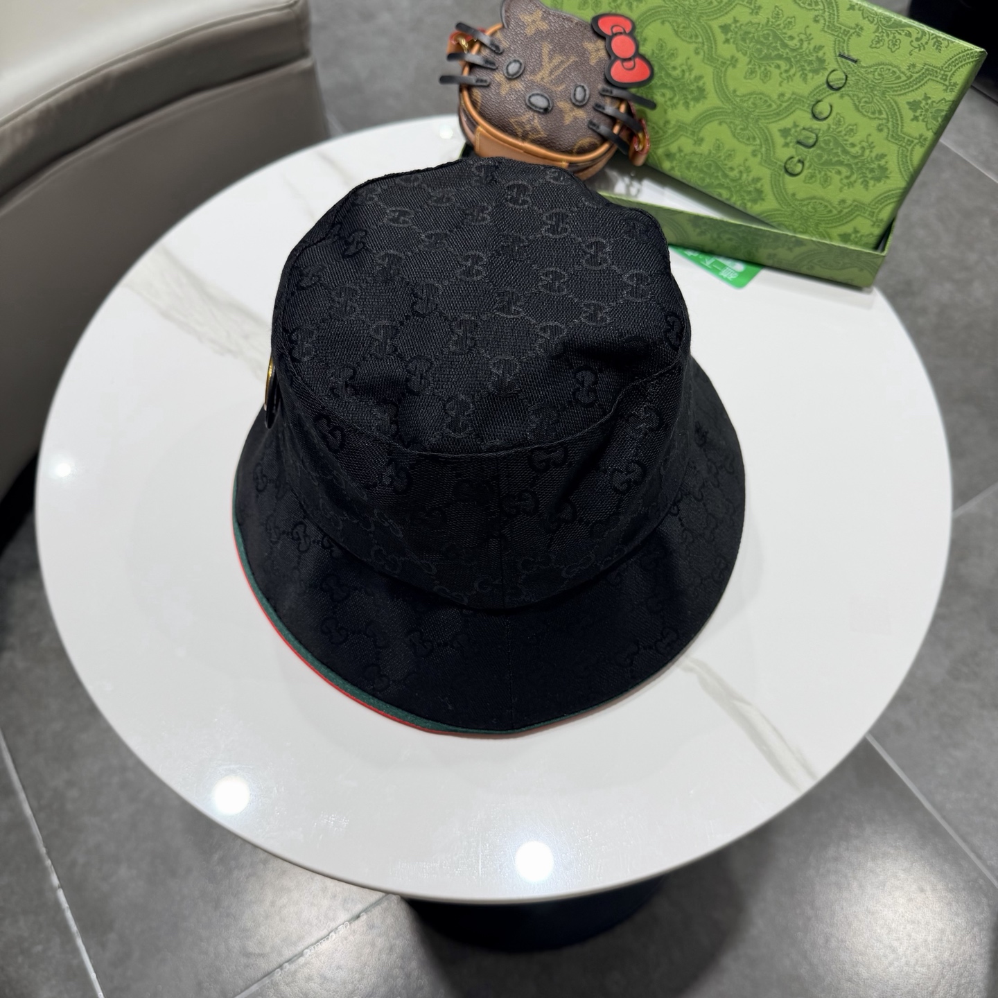 GUCCI古奇渔夫帽👒官网新品Gucci渔夫帽火爆来袭 工艺非常精美 高档大气上档次！低调奢华，方便携带