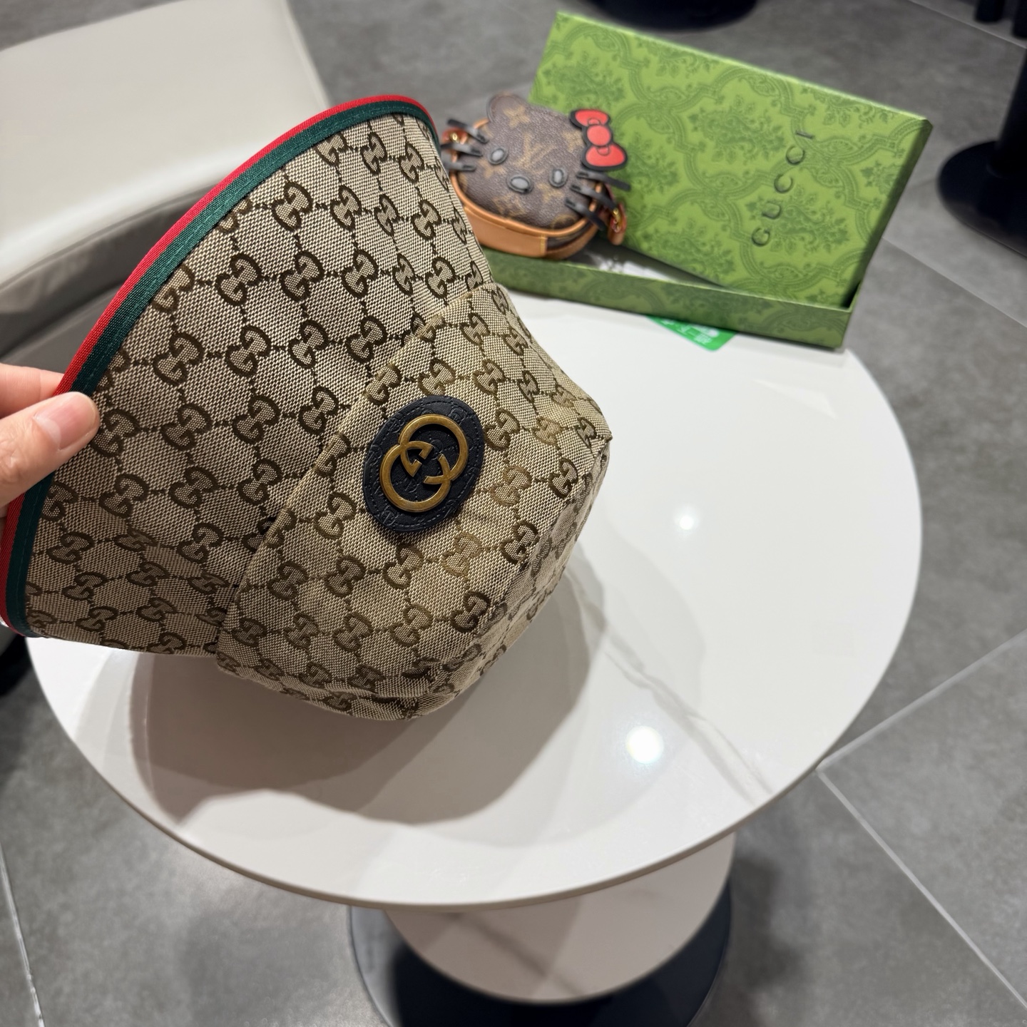 GUCCI古奇渔夫帽👒官网新品Gucci渔夫帽火爆来袭 工艺非常精美 高档大气上档次！低调奢华，方便携带