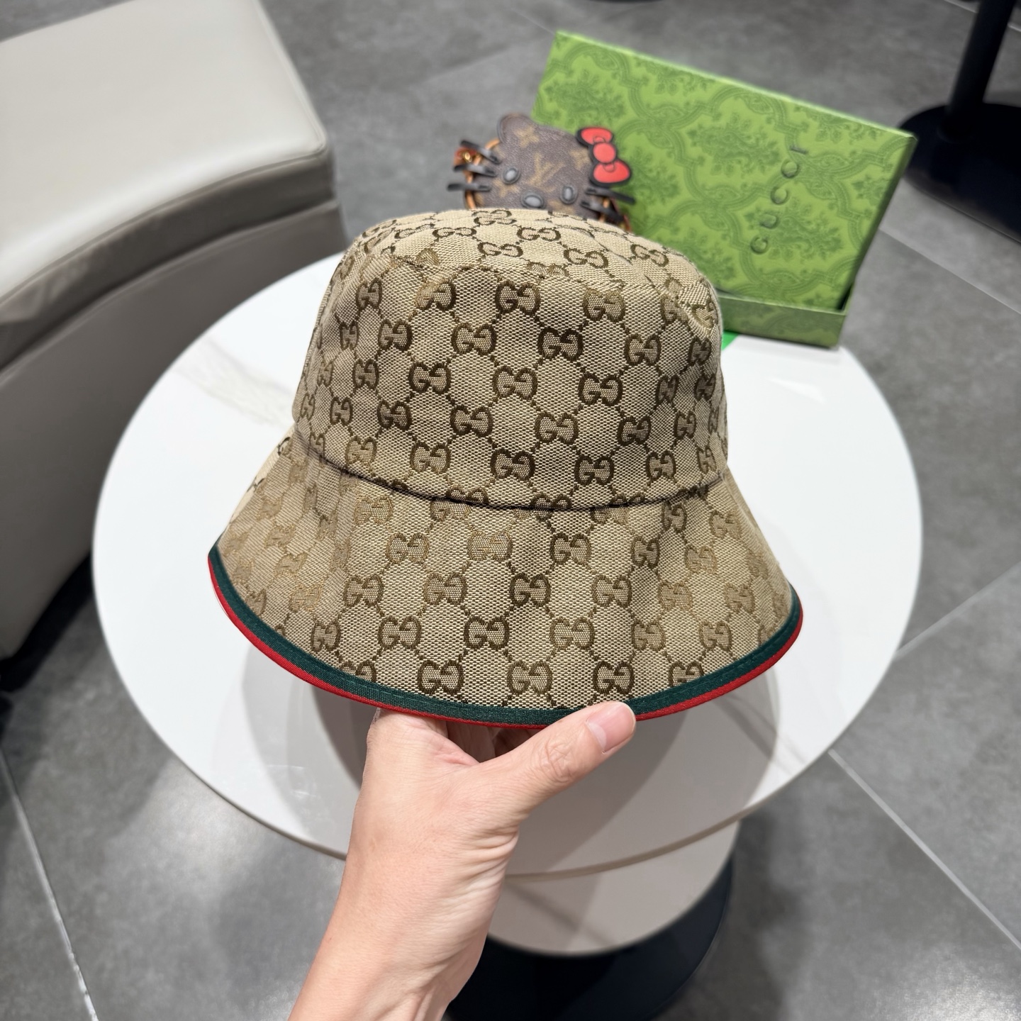 GUCCI古奇渔夫帽👒官网新品Gucci渔夫帽火爆来袭 工艺非常精美 高档大气上档次！低调奢华，方便携带