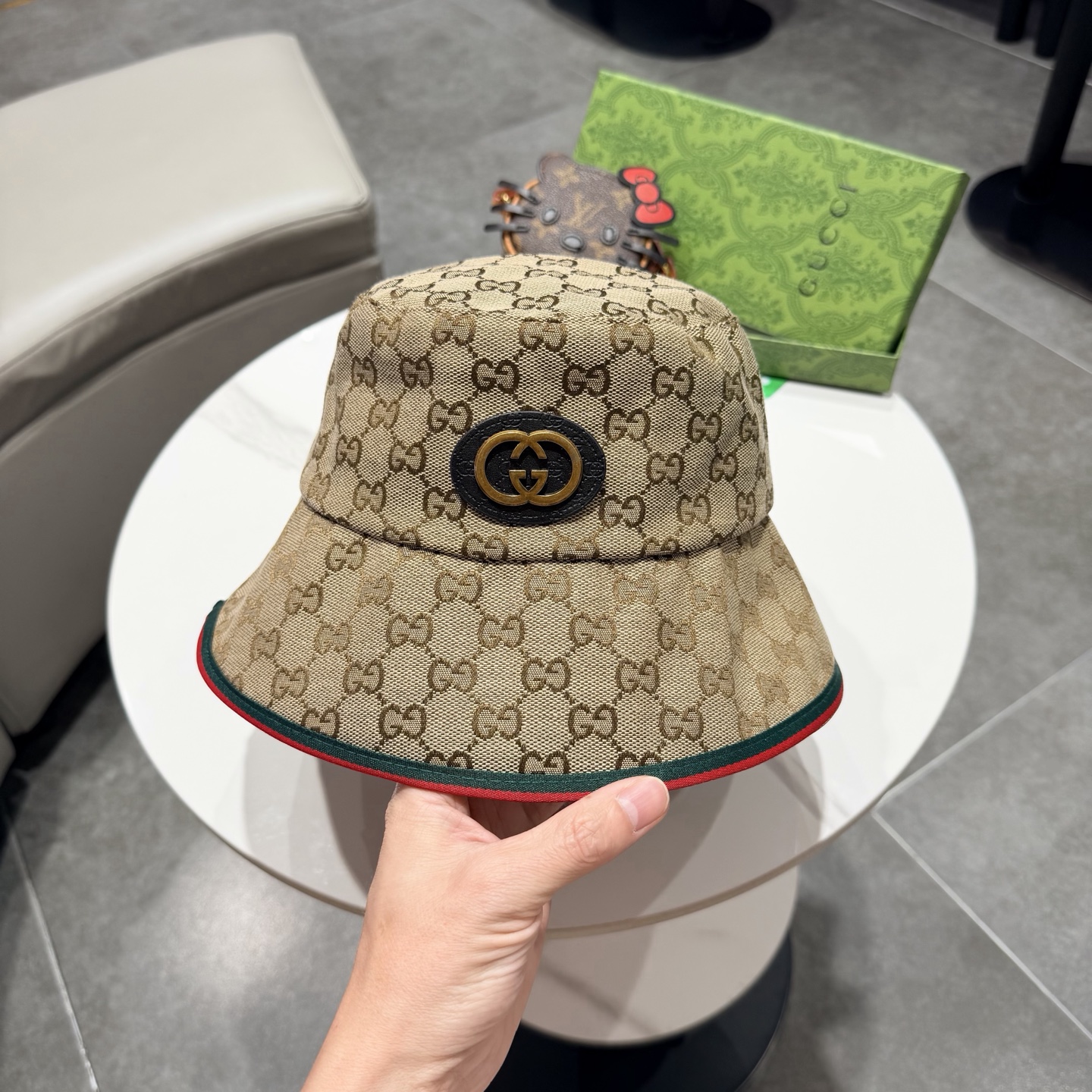 GUCCI古奇渔夫帽👒官网新品Gucci渔夫帽火爆来袭 工艺非常精美 高档大气上档次！低调奢华，方便携带