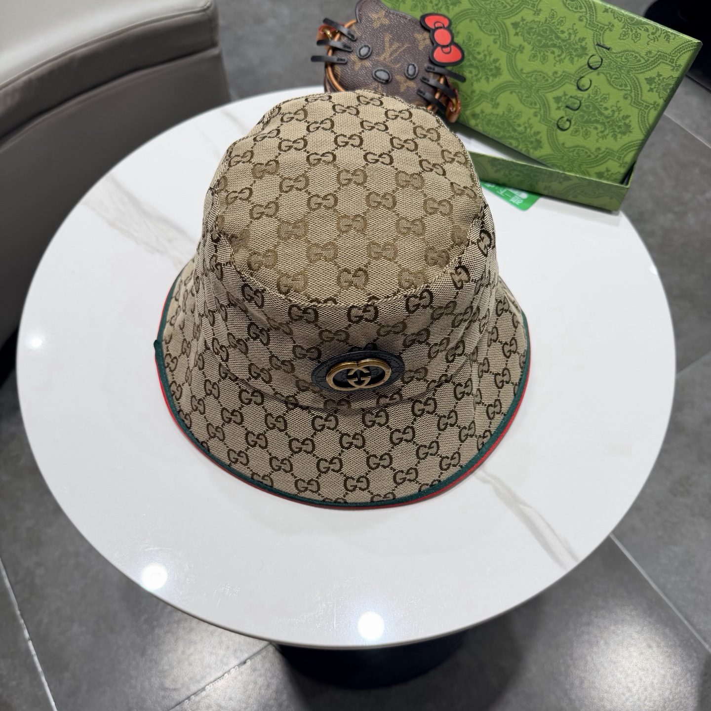 GUCCI古奇渔夫帽👒官网新品Gucci渔夫帽火爆来袭 工艺非常精美 高档大气上档次！低调奢华，方便携带