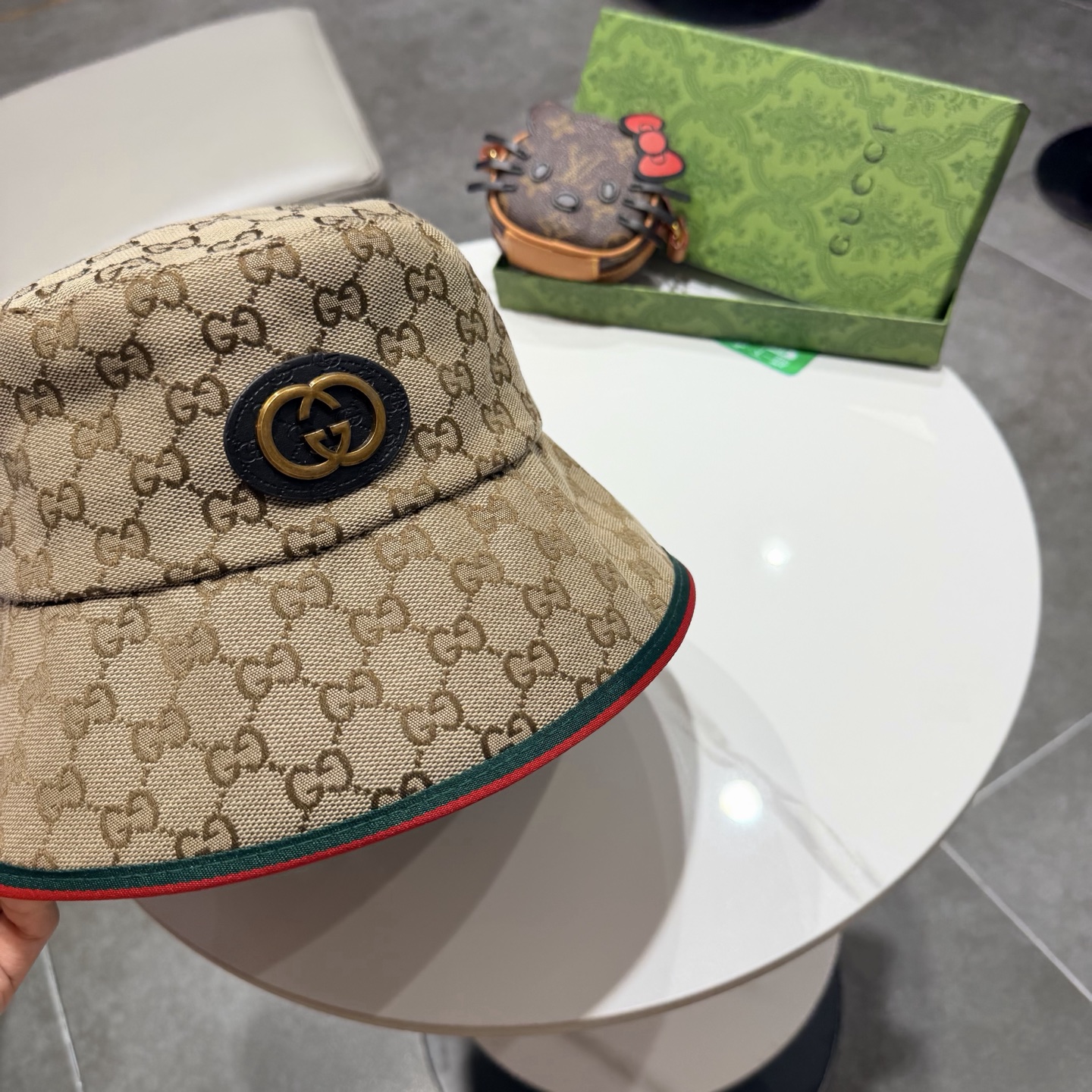 GUCCI古奇渔夫帽👒官网新品Gucci渔夫帽火爆来袭 工艺非常精美 高档大气上档次！低调奢华，方便携带