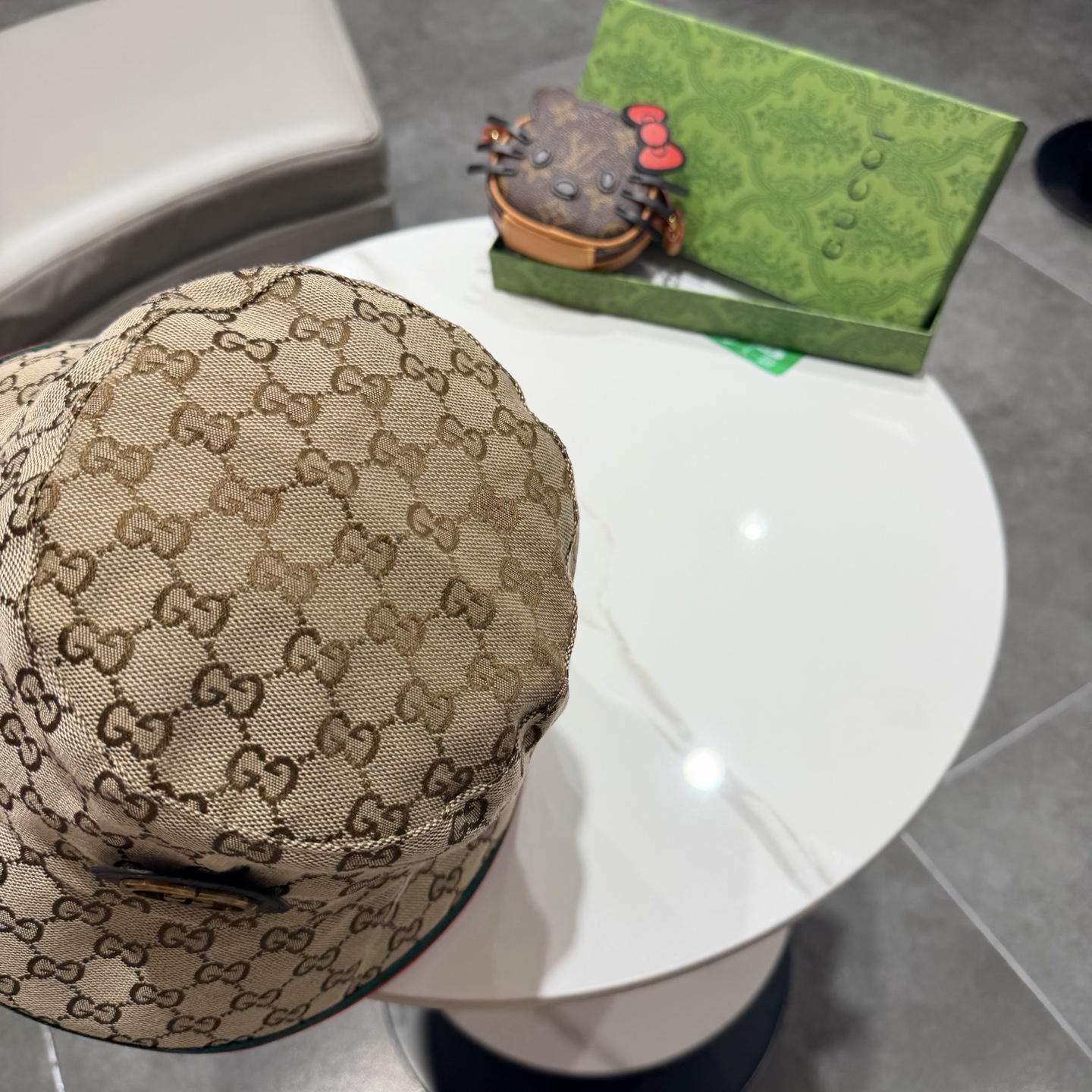 GUCCI古奇渔夫帽👒官网新品Gucci渔夫帽火爆来袭 工艺非常精美 高档大气上档次！低调奢华，方便携带