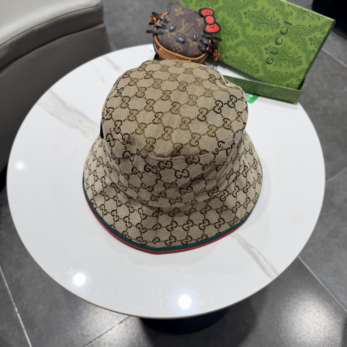 GUCCI古奇渔夫帽👒官网新品Gucci渔夫帽火爆来袭 工艺非常精美 高档大气上档次！低调奢华，方便携带