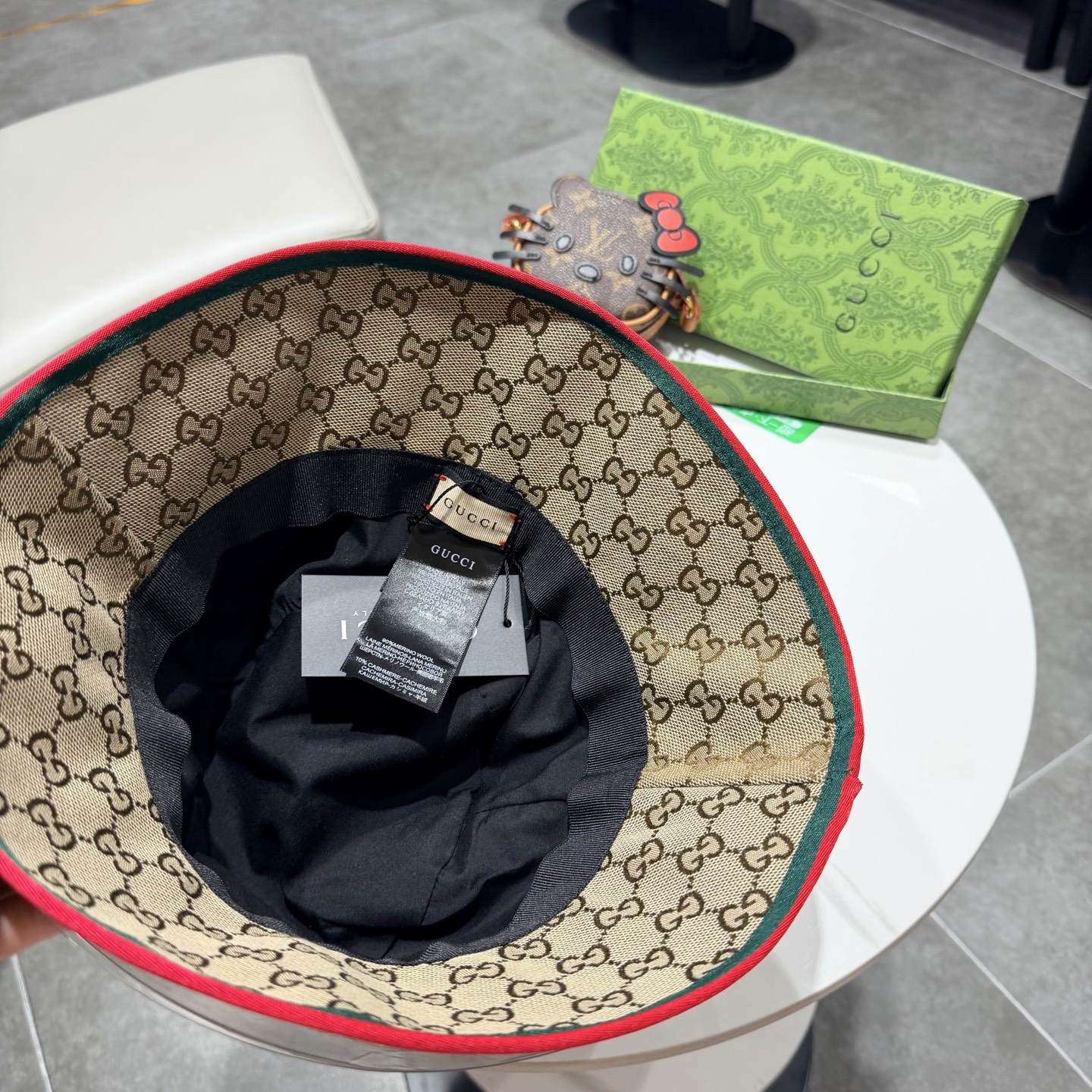 GUCCI古奇渔夫帽👒官网新品Gucci渔夫帽火爆来袭 工艺非常精美 高档大气上档次！低调奢华，方便携带
