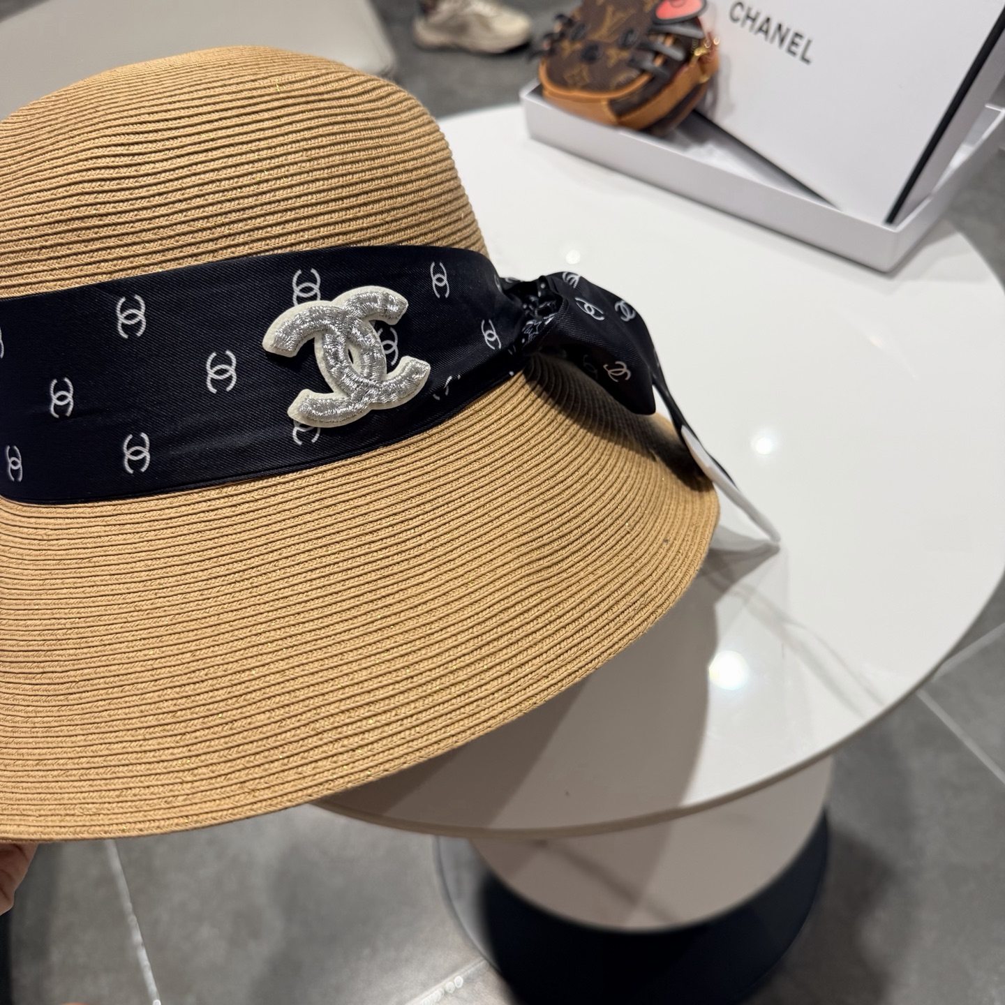 Chanel香奈儿新款名媛风圆顶草帽，夏季百搭！