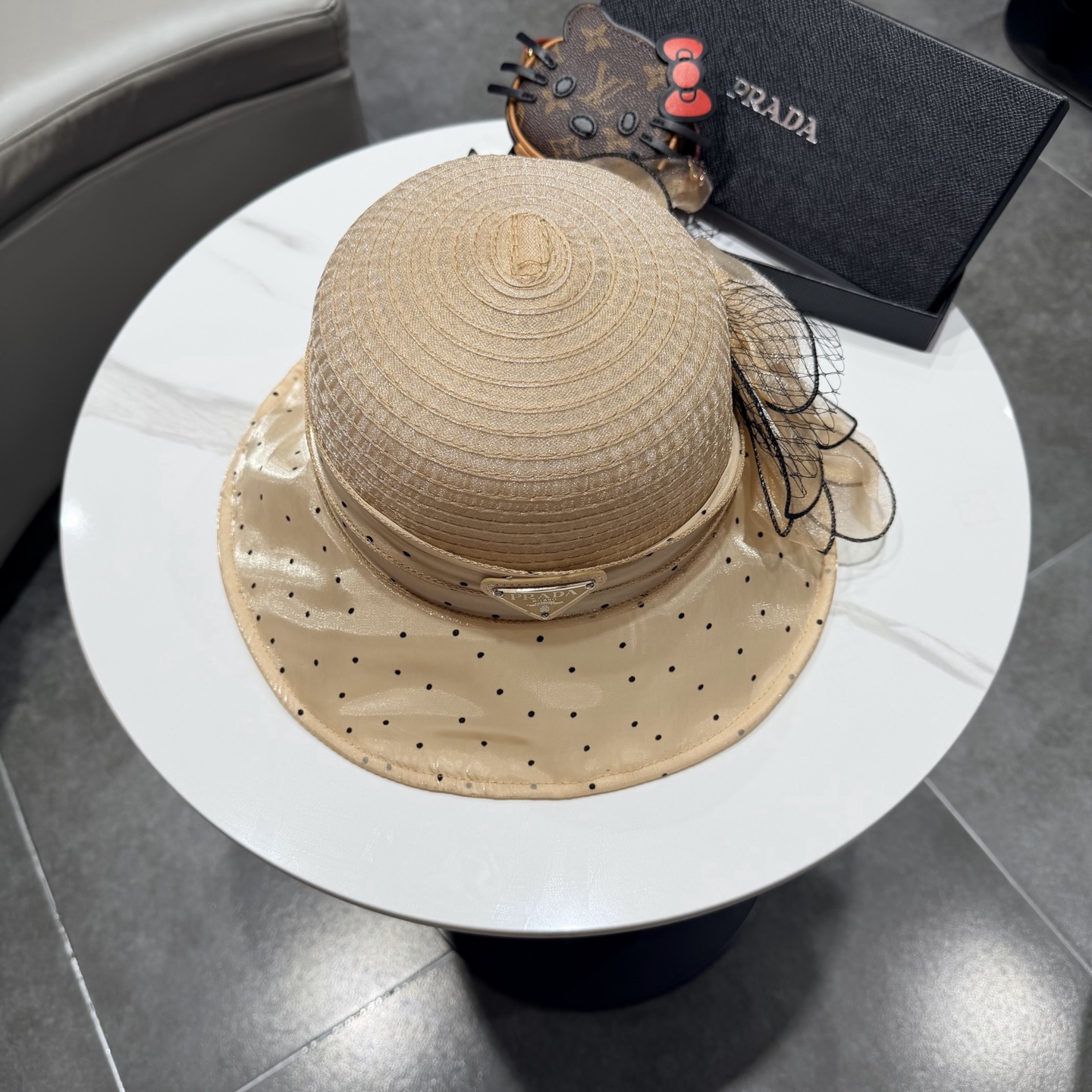 Prada普拉达女欧根纱太阳帽小沿精致手工大花朵防晒礼帽欧美风网纱帽
