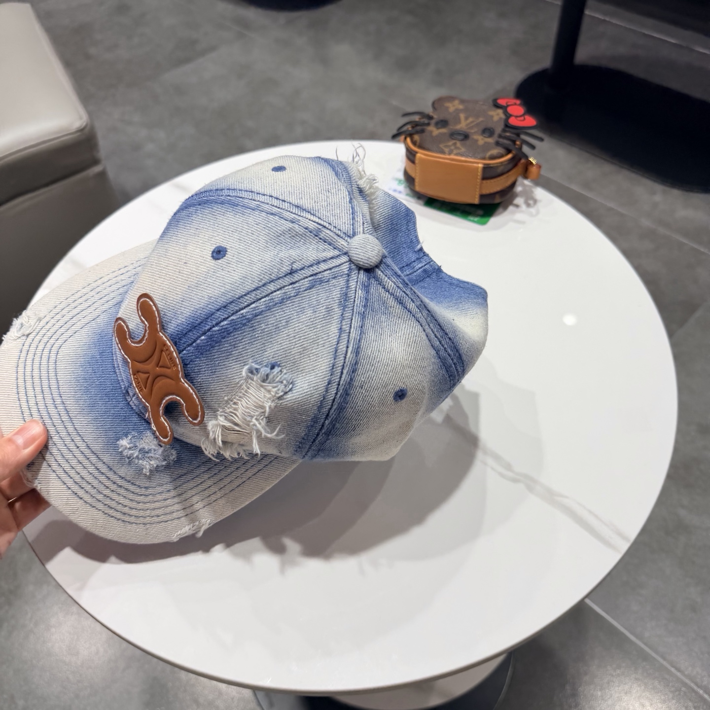 【CELINE赛琳】新款牛仔棒球帽🧢，出街必备超好搭配，赶紧入手！