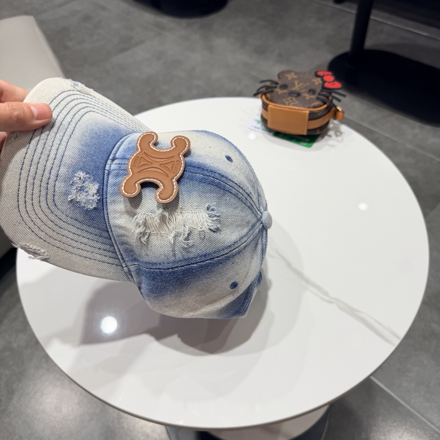 【CELINE赛琳】新款牛仔棒球帽🧢，出街必备超好搭配，赶紧入手！