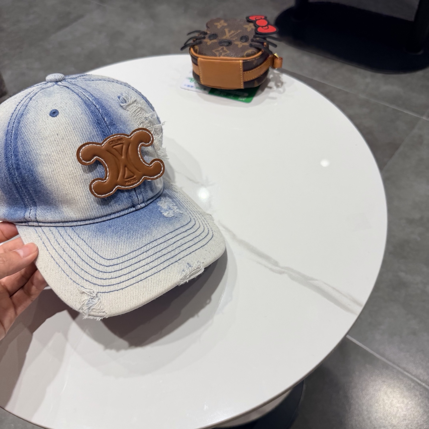 【CELINE赛琳】新款牛仔棒球帽🧢，出街必备超好搭配，赶紧入手！