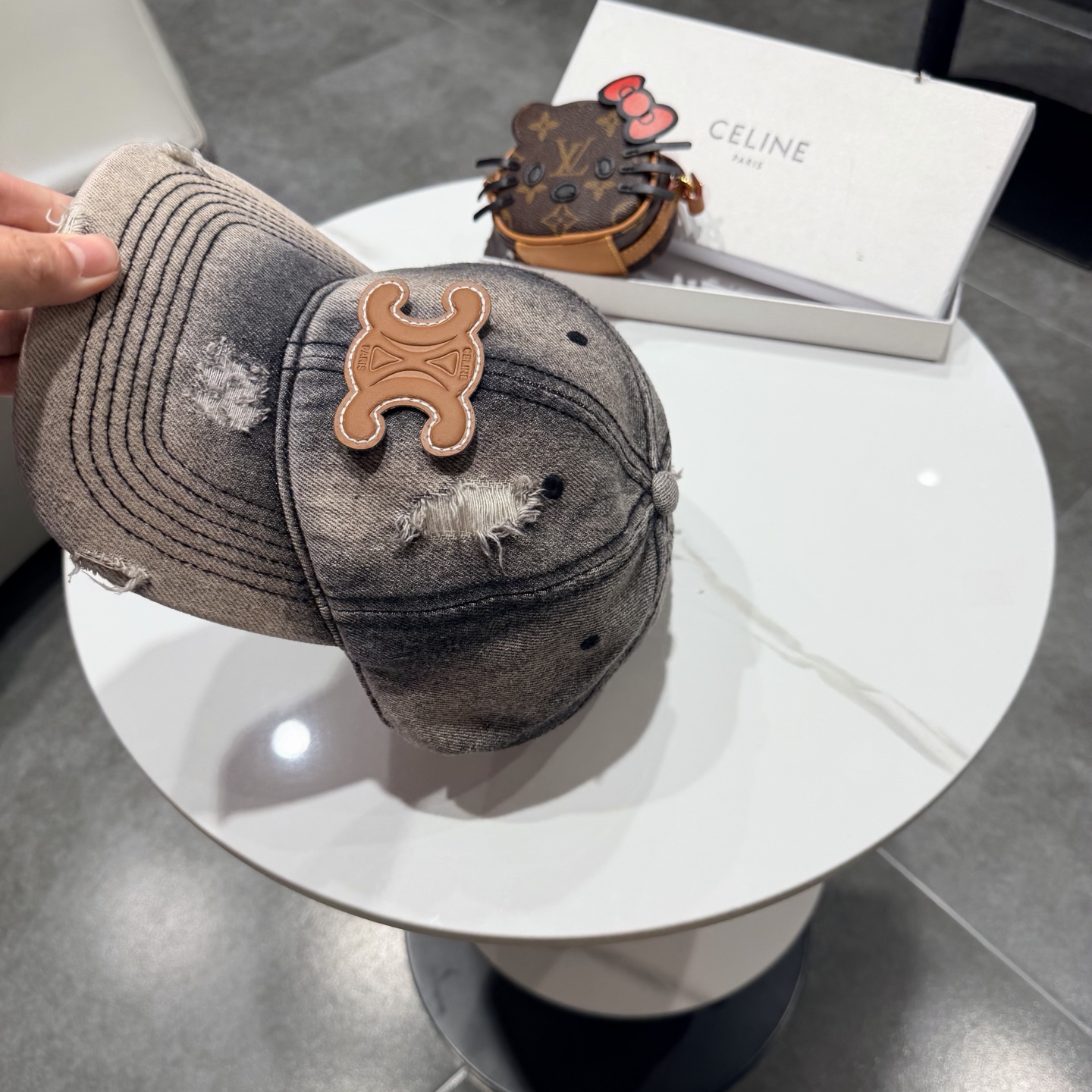 【CELINE赛琳】新款牛仔棒球帽🧢，出街必备超好搭配，赶紧入手！