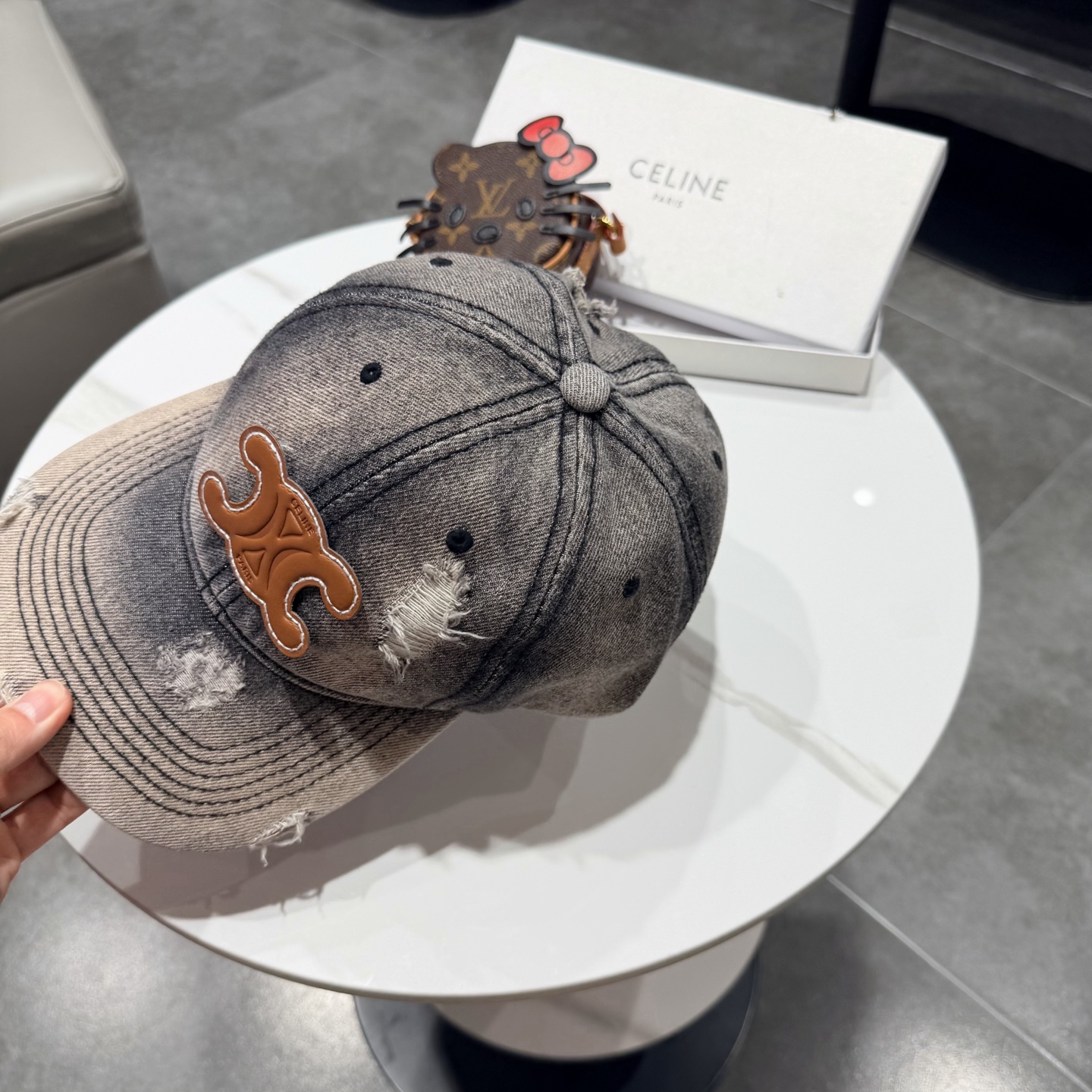 【CELINE赛琳】新款牛仔棒球帽🧢，出街必备超好搭配，赶紧入手！