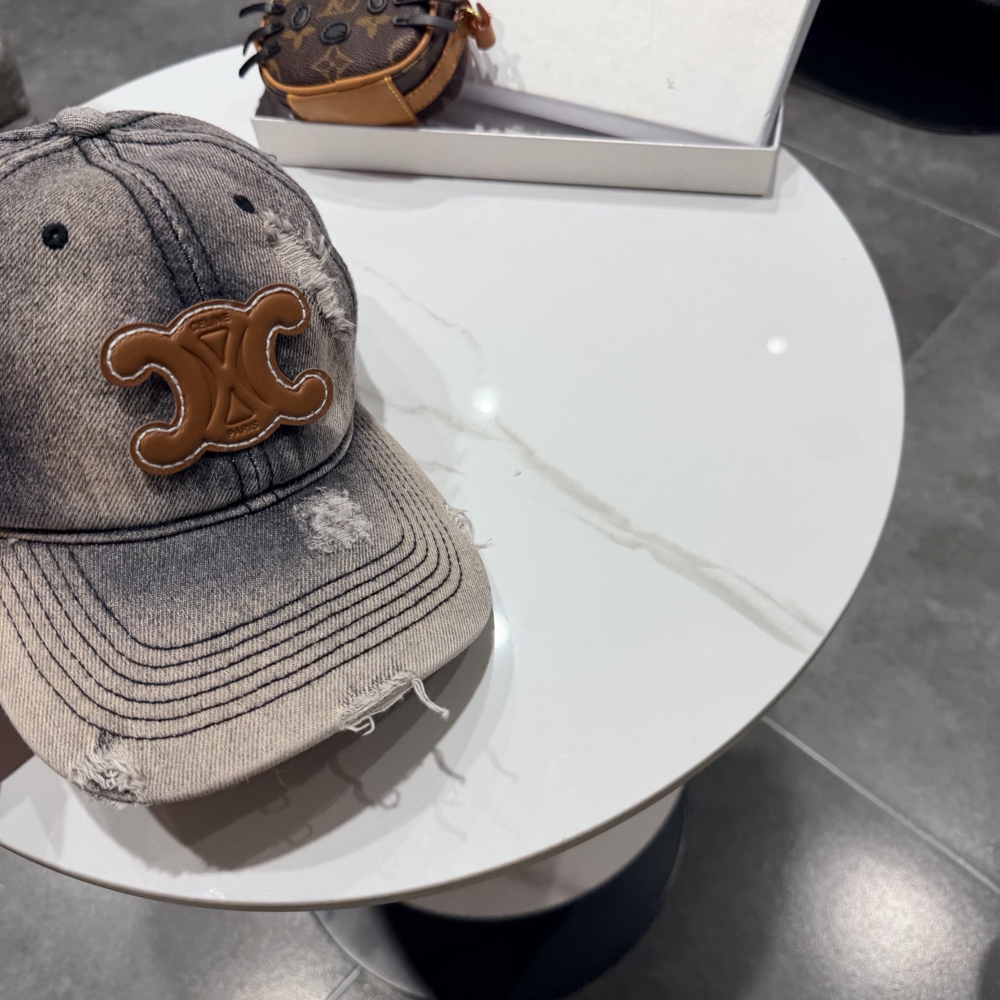 【CELINE赛琳】新款牛仔棒球帽🧢，出街必备超好搭配，赶紧入手！