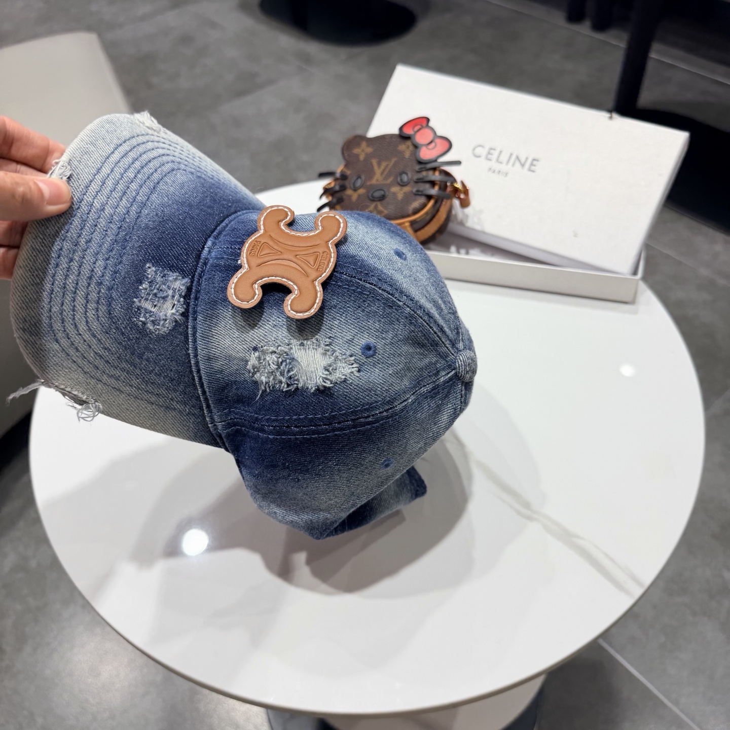 【CELINE赛琳】新款牛仔棒球帽🧢，出街必备超好搭配，赶紧入手！