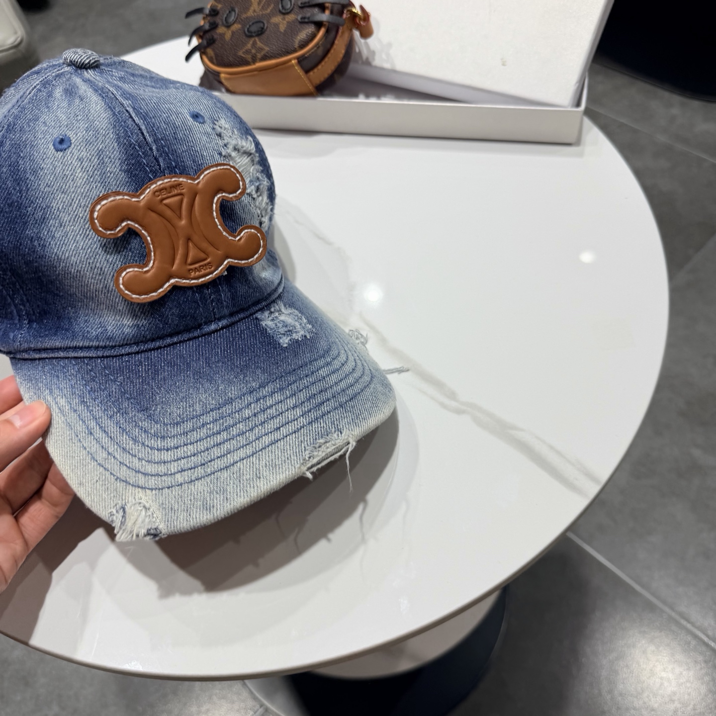 【CELINE赛琳】新款牛仔棒球帽🧢，出街必备超好搭配，赶紧入手！