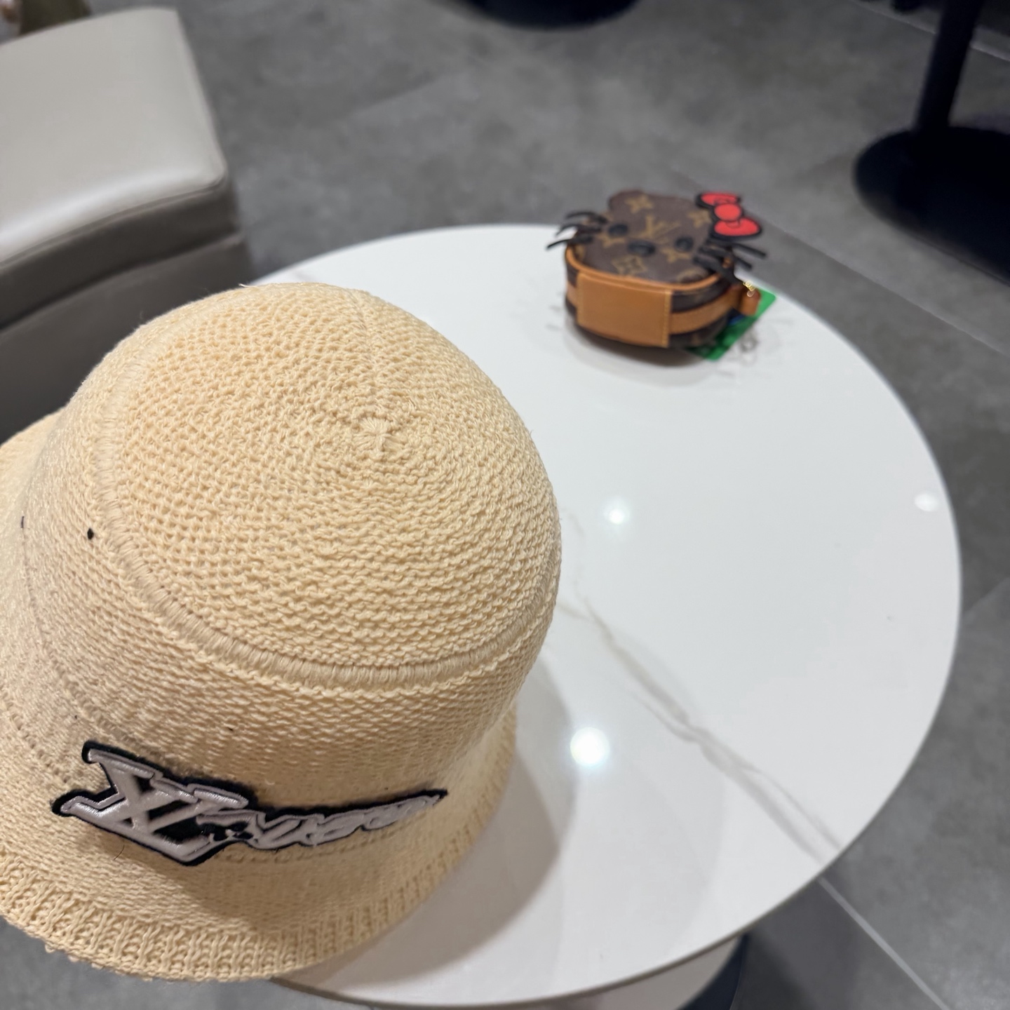 LV路易威登针织盆帽，渔夫帽高密度制作，一顶超级有品位的针织帽了~出街首选！帽型超美腻颜色妥妥，轻便携带