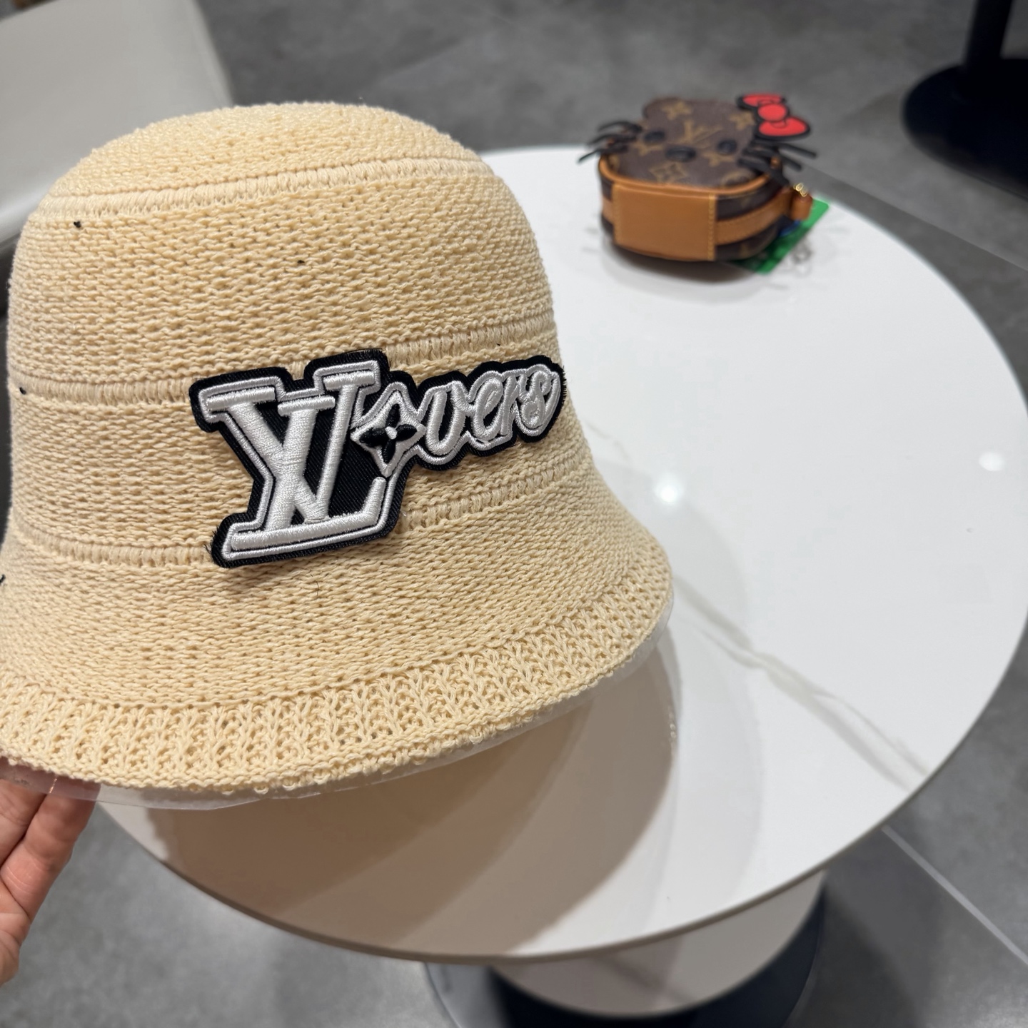 LV路易威登针织盆帽，渔夫帽高密度制作，一顶超级有品位的针织帽了~出街首选！帽型超美腻颜色妥妥，轻便携带