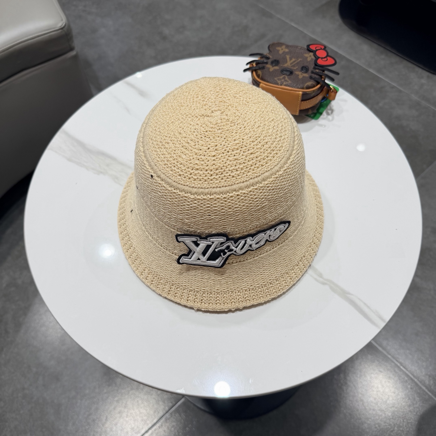 LV路易威登针织盆帽，渔夫帽高密度制作，一顶超级有品位的针织帽了~出街首选！帽型超美腻颜色妥妥，轻便携带