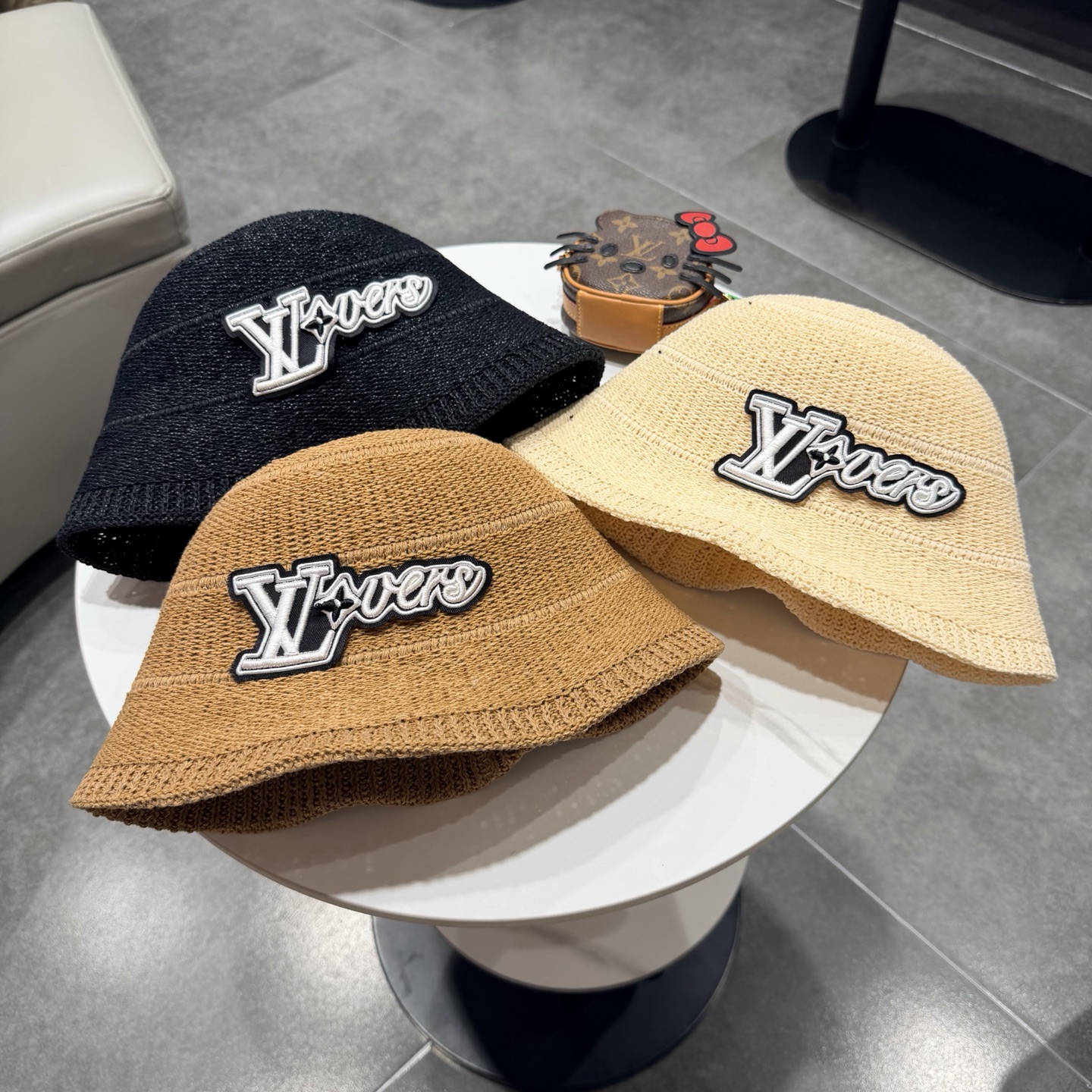 LV路易威登针织盆帽，渔夫帽高密度制作，一顶超级有品位的针织帽了~出街首选！帽型超美腻颜色妥妥，轻便携带