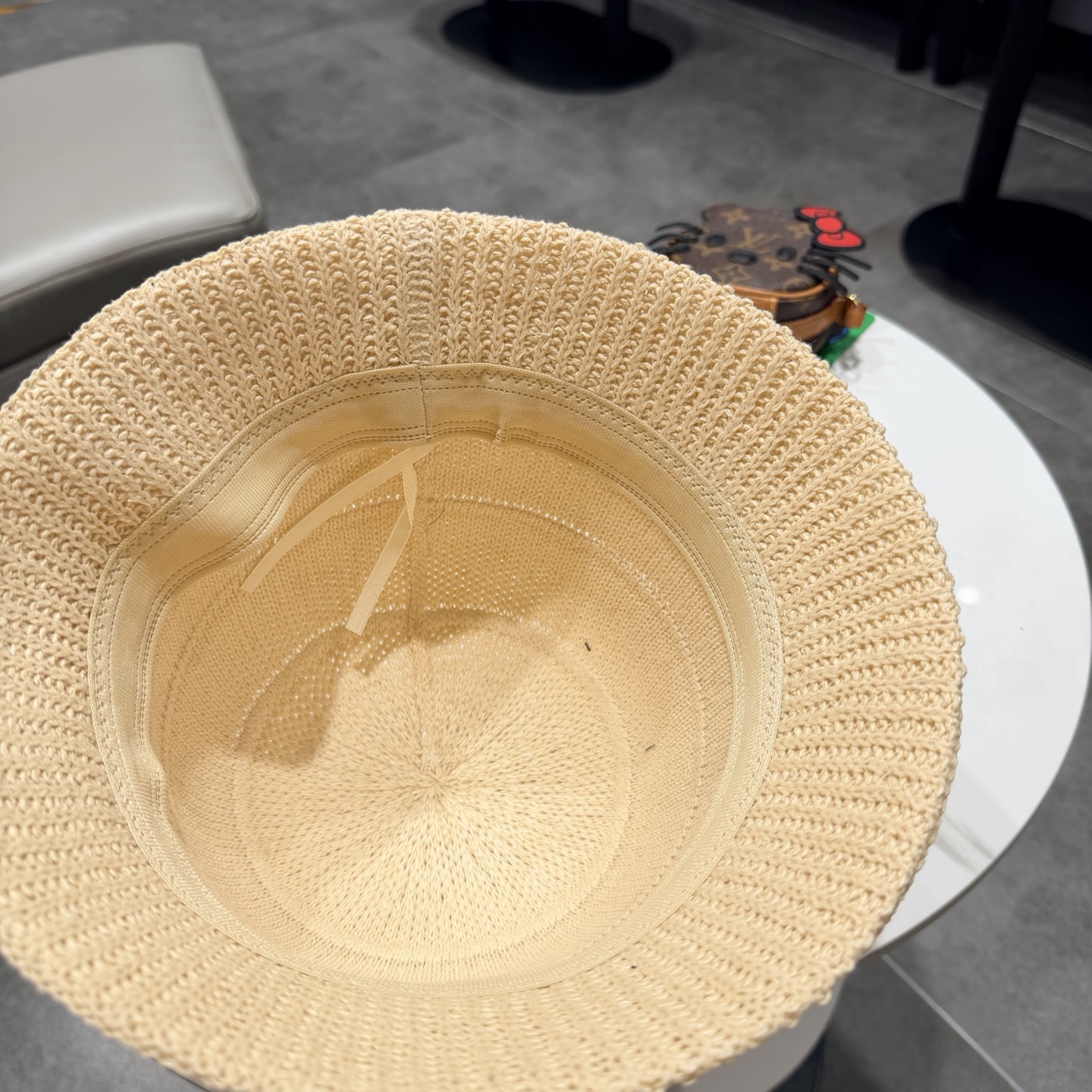 LV路易威登针织盆帽，渔夫帽高密度制作，一顶超级有品位的针织帽了~出街首选！帽型超美腻颜色妥妥，轻便携带