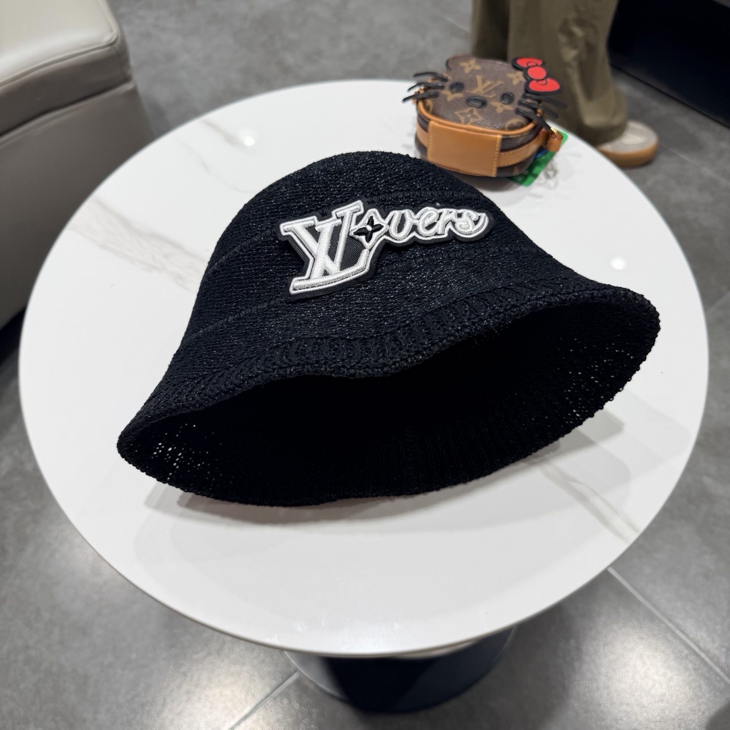 LV路易威登针织盆帽，渔夫帽高密度制作，一顶超级有品位的针织帽了~出街首选！帽型超美腻颜色妥妥，轻便携带