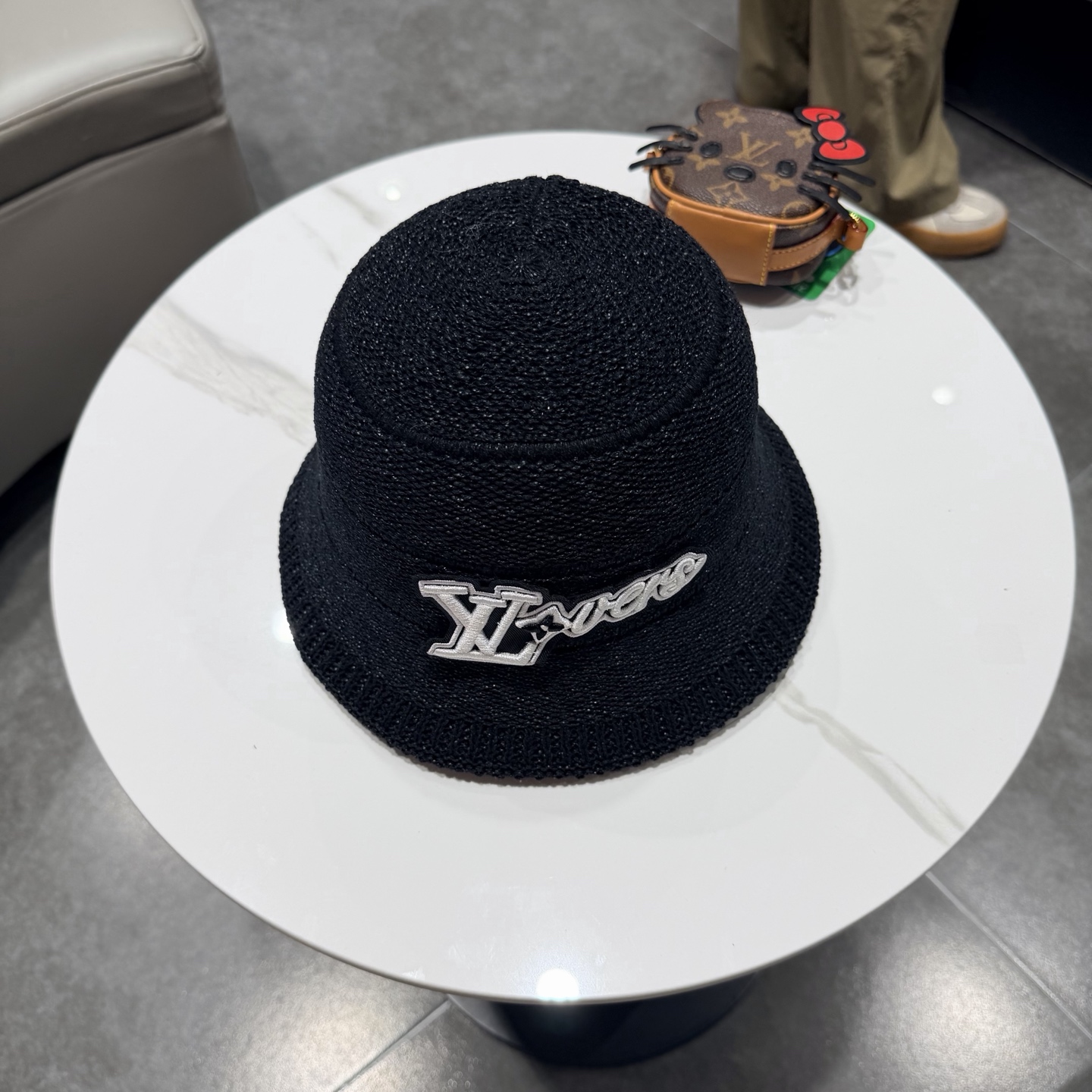 LV路易威登针织盆帽，渔夫帽高密度制作，一顶超级有品位的针织帽了~出街首选！帽型超美腻颜色妥妥，轻便携带