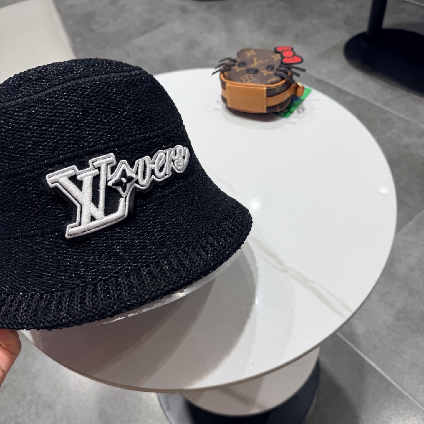 LV路易威登针织盆帽，渔夫帽高密度制作，一顶超级有品位的针织帽了~出街首选！帽型超美腻颜色妥妥，轻便携带