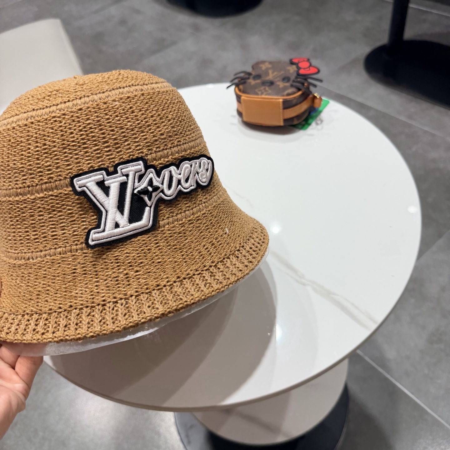 LV路易威登针织盆帽，渔夫帽高密度制作，一顶超级有品位的针织帽了~出街首选！帽型超美腻颜色妥妥，轻便携带