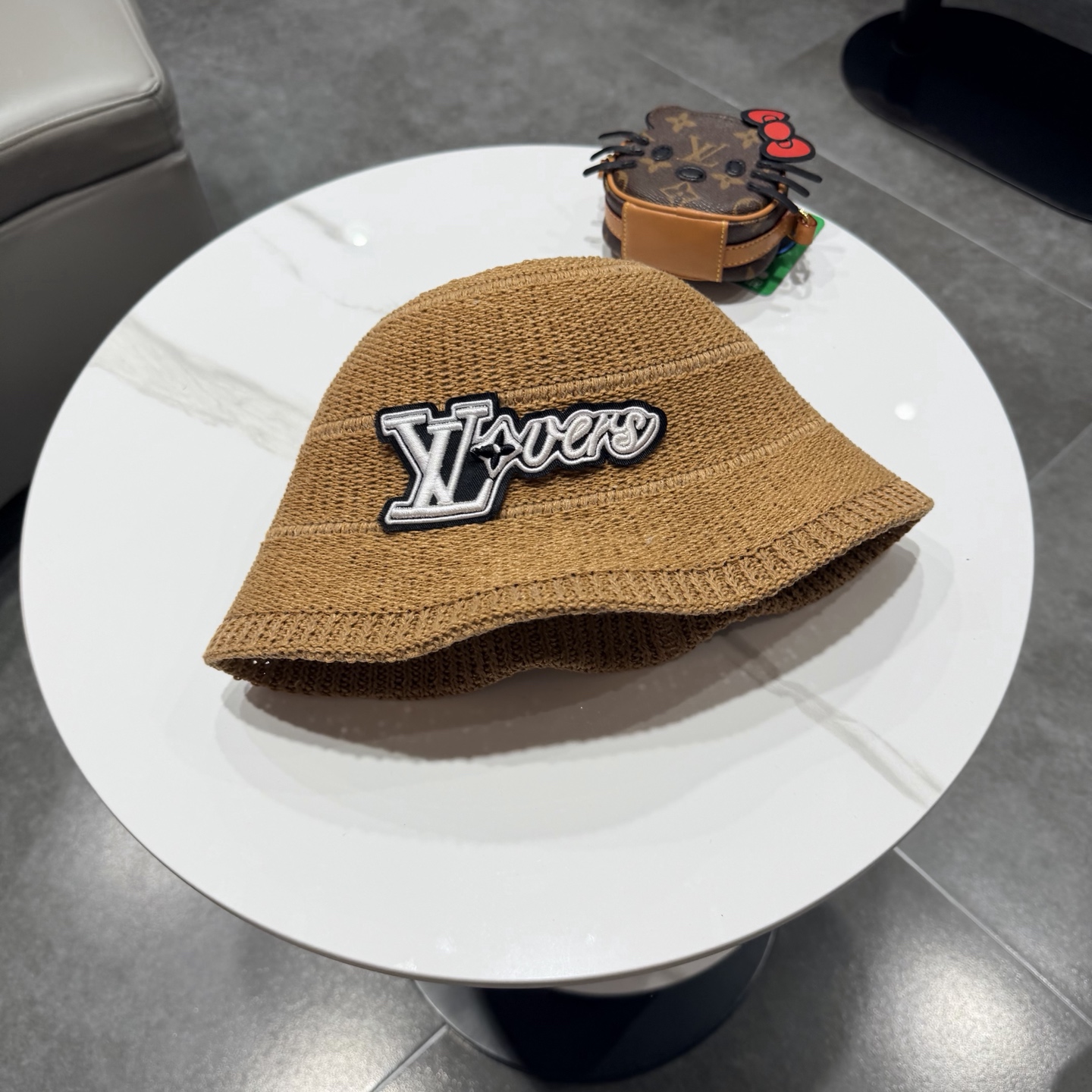 LV路易威登针织盆帽，渔夫帽高密度制作，一顶超级有品位的针织帽了~出街首选！帽型超美腻颜色妥妥，轻便携带