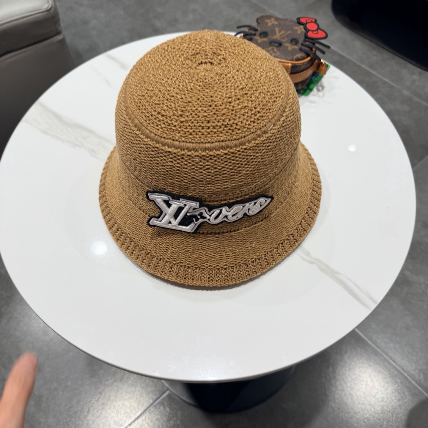 LV路易威登针织盆帽，渔夫帽高密度制作，一顶超级有品位的针织帽了~出街首选！帽型超美腻颜色妥妥，轻便携带