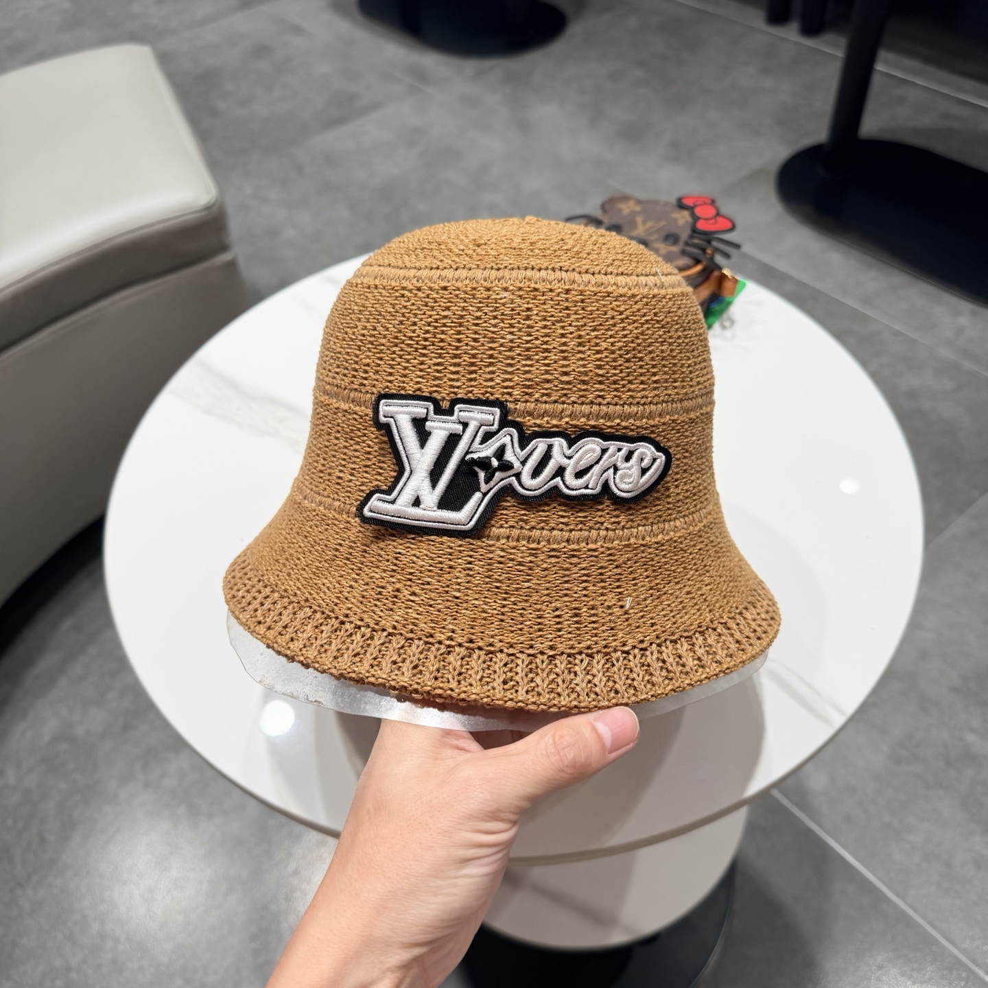 LV路易威登针织盆帽，渔夫帽高密度制作，一顶超级有品位的针织帽了~出街首选！帽型超美腻颜色妥妥，轻便携带