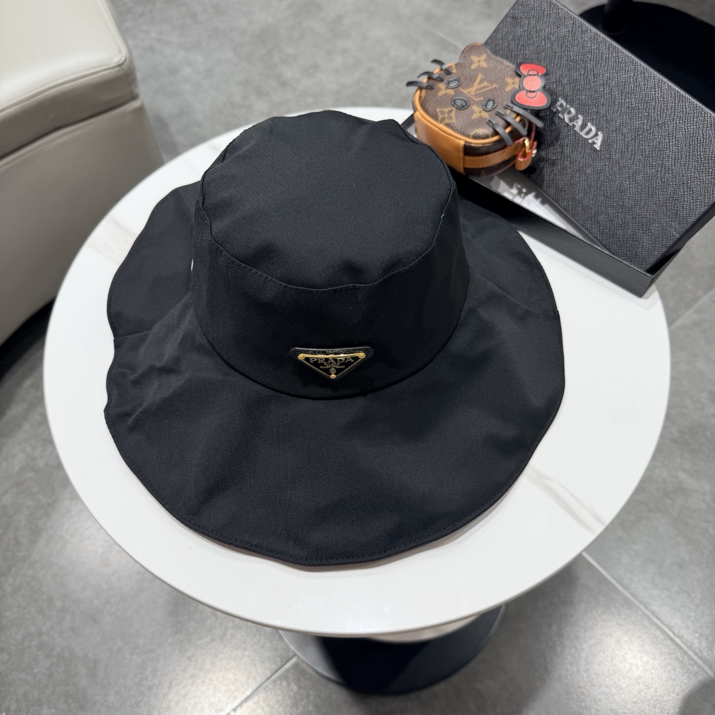 Prada普拉达蝴蝶结大帽檐渔夫帽女遮阳盆帽韩版百搭遮脸防晒帽