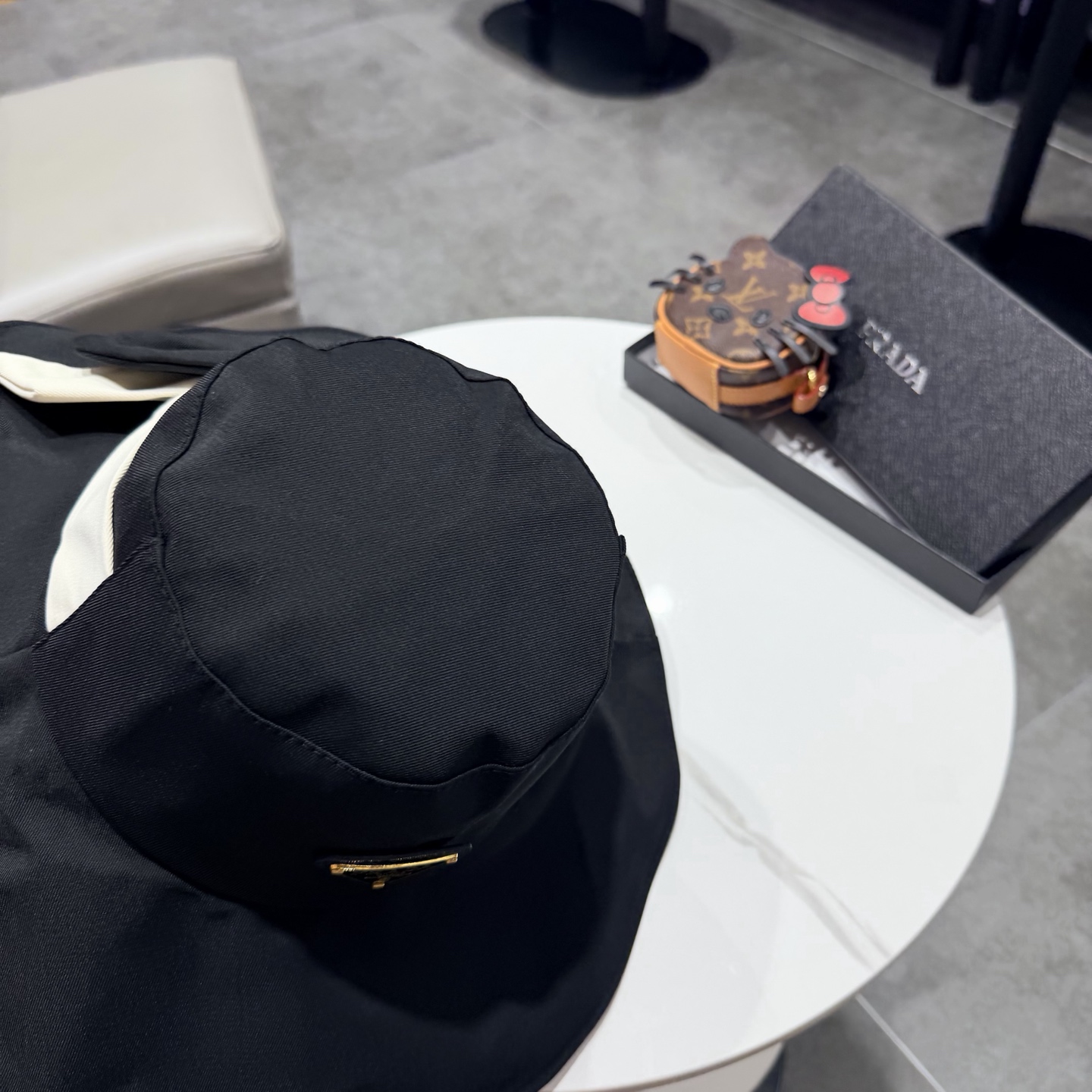 Prada普拉达蝴蝶结大帽檐渔夫帽女遮阳盆帽韩版百搭遮脸防晒帽