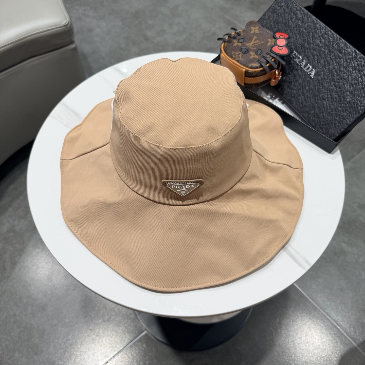 Prada普拉达蝴蝶结大帽檐渔夫帽女遮阳盆帽韩版百搭遮脸防晒帽