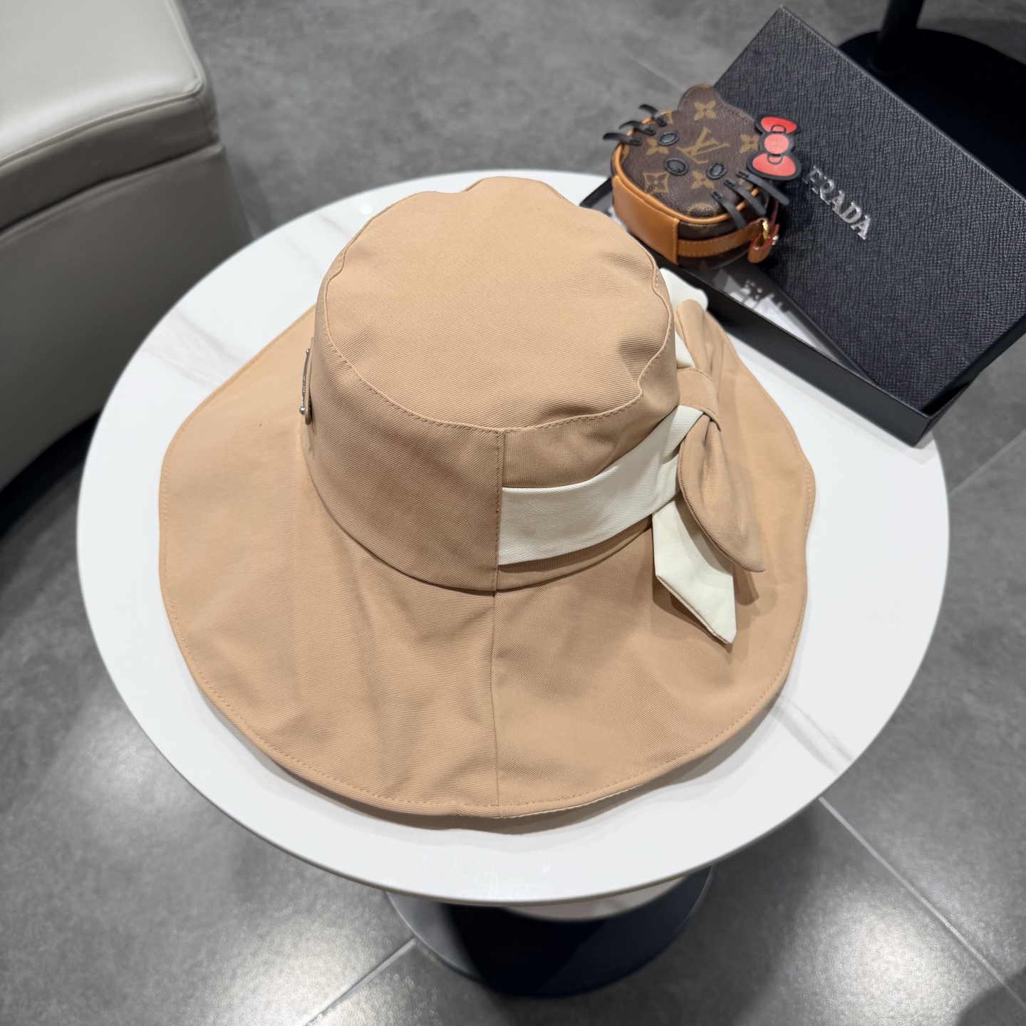 Prada普拉达蝴蝶结大帽檐渔夫帽女遮阳盆帽韩版百搭遮脸防晒帽
