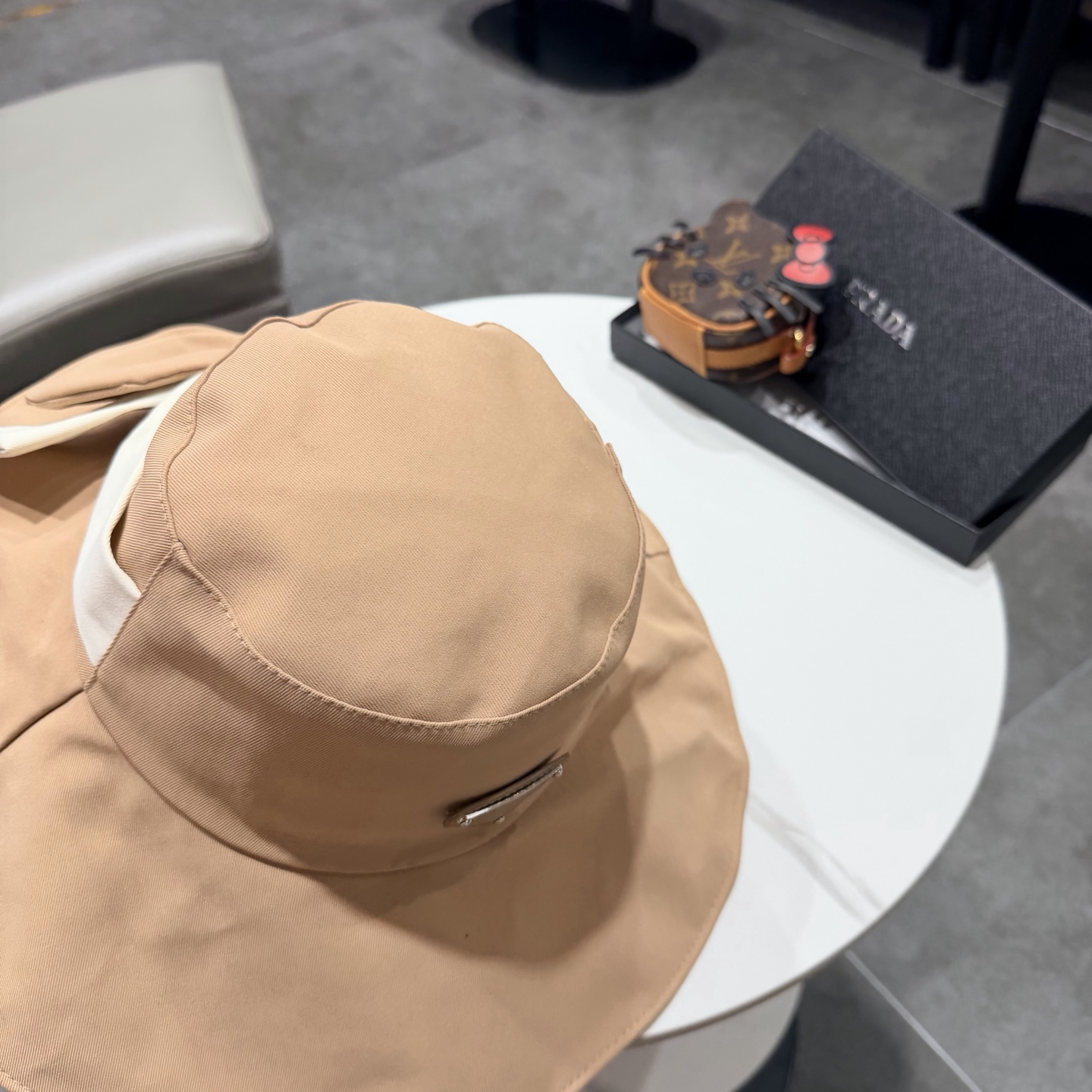 Prada普拉达蝴蝶结大帽檐渔夫帽女遮阳盆帽韩版百搭遮脸防晒帽