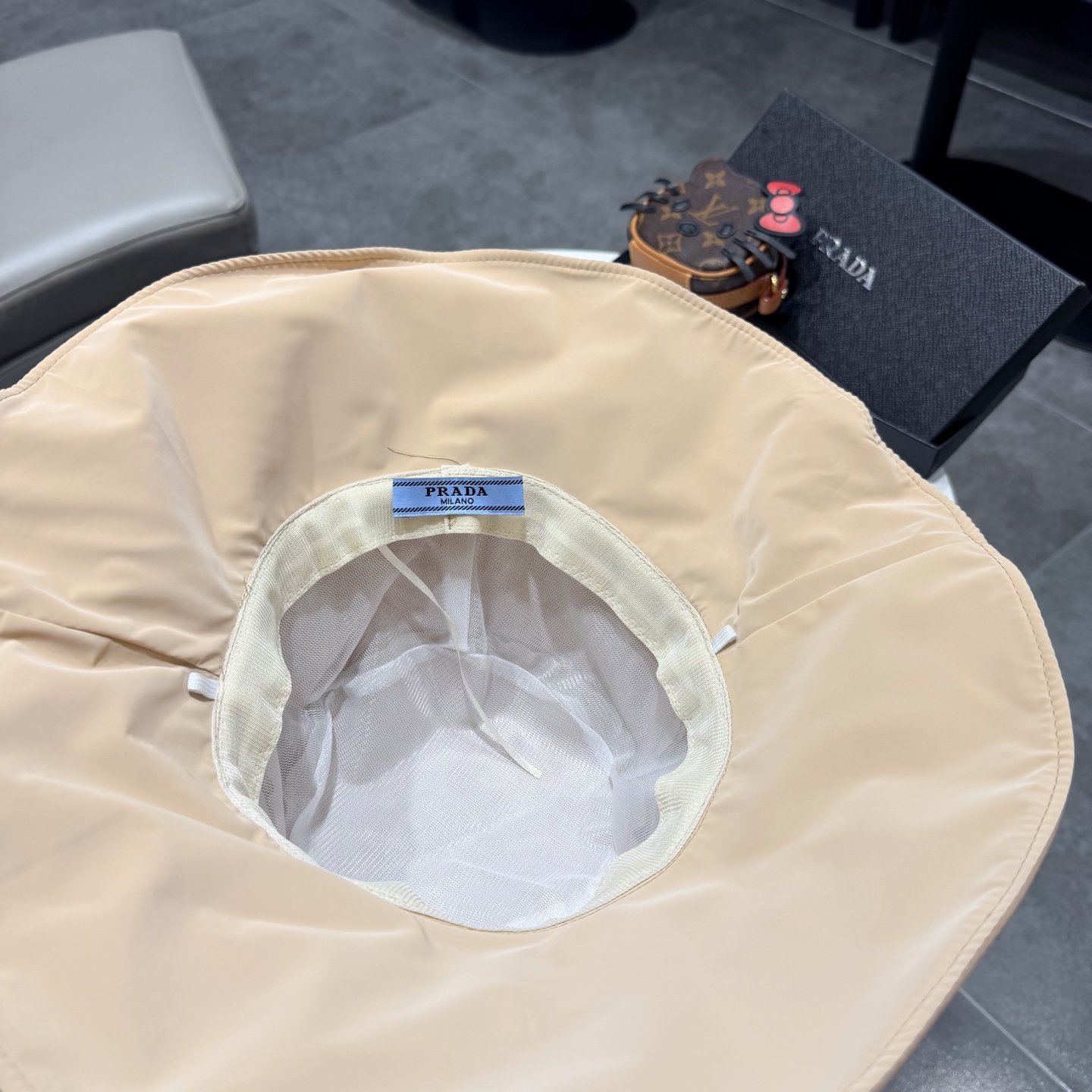 Prada普拉达蝴蝶结大帽檐渔夫帽女遮阳盆帽韩版百搭遮脸防晒帽