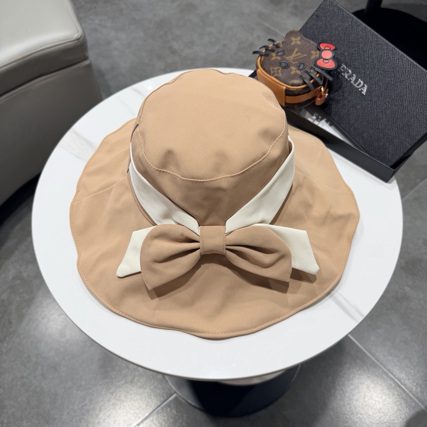 Prada普拉达蝴蝶结大帽檐渔夫帽女遮阳盆帽韩版百搭遮脸防晒帽
