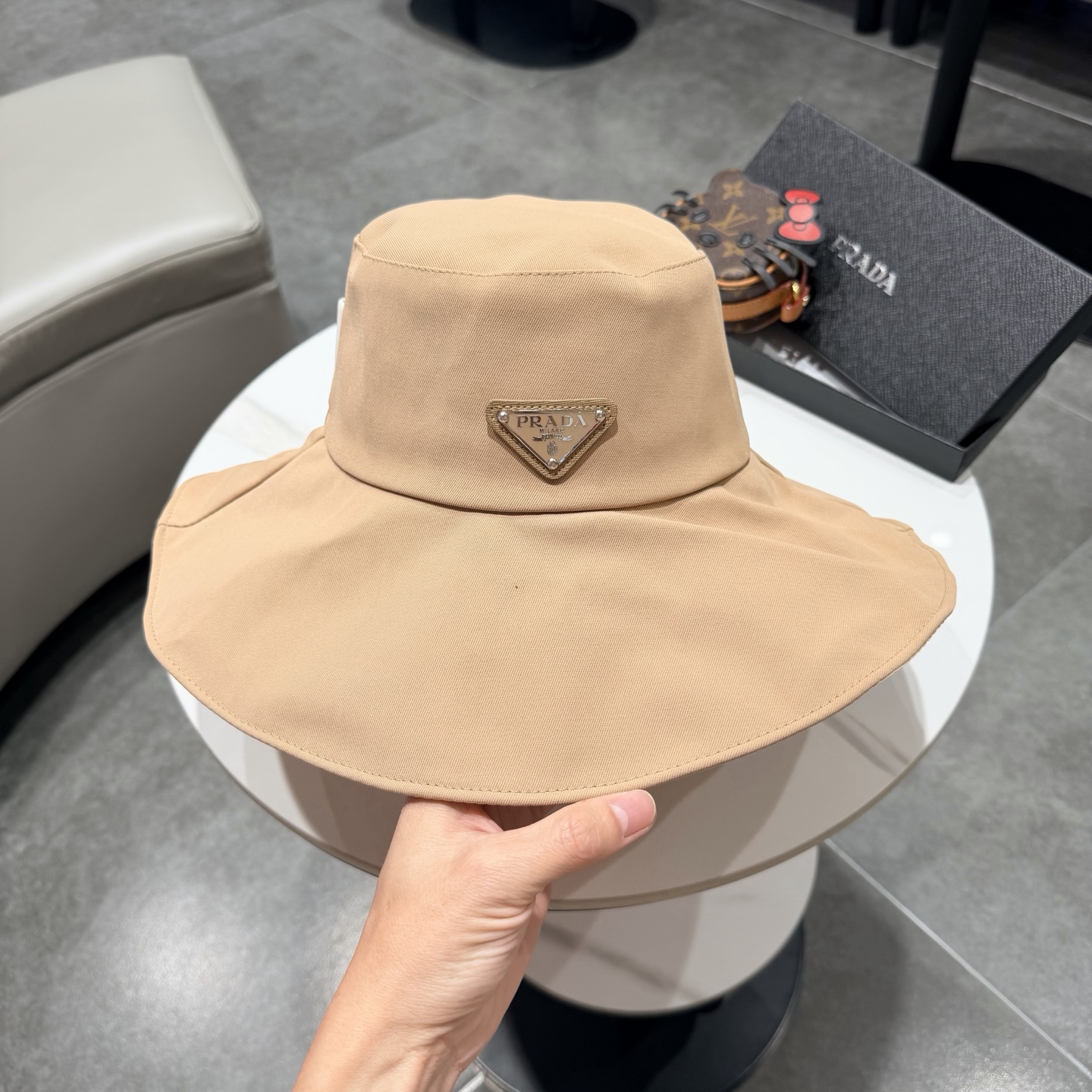 Prada普拉达蝴蝶结大帽檐渔夫帽女遮阳盆帽韩版百搭遮脸防晒帽