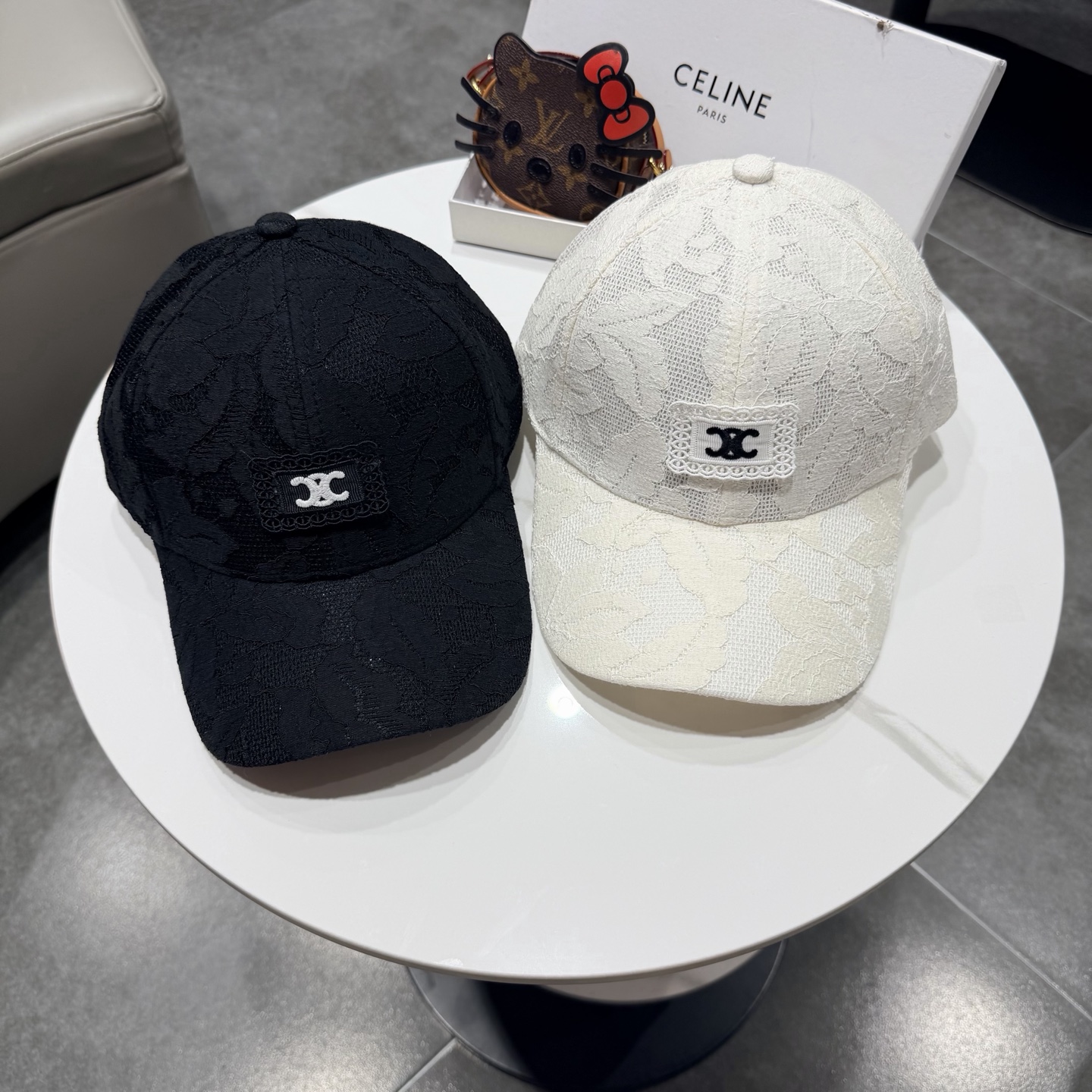 爆款CELINE（赛琳）简约明星同款最新棒球帽，时尚潮流，高端做工！每一个帽子都是用心之作！非一般的品质